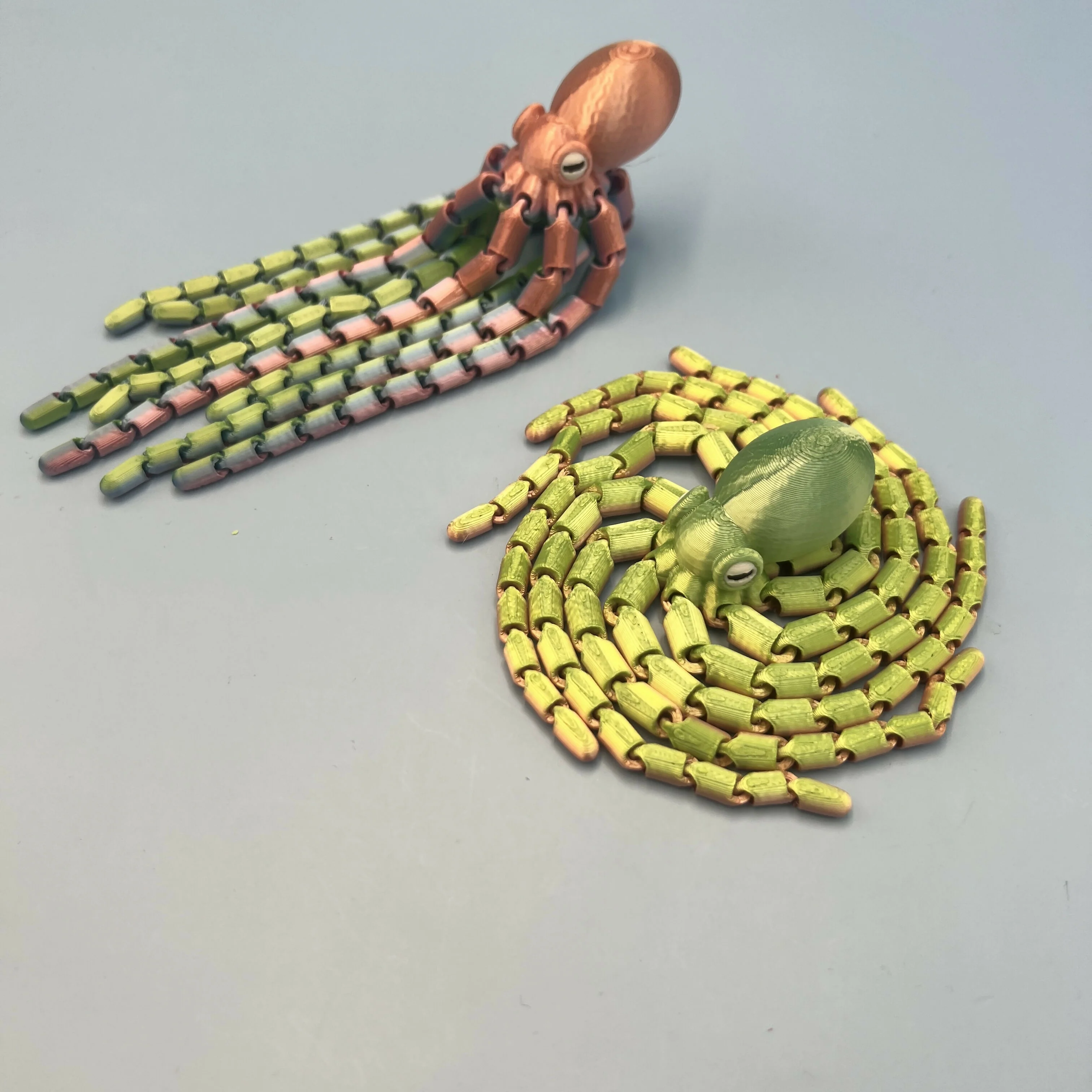 3D Printed MEDIUM: Articulated Sensory Fidget Animals friends Octopus Metalic Rainbow & Ice pastle Rainbow 14cm - Image 3
