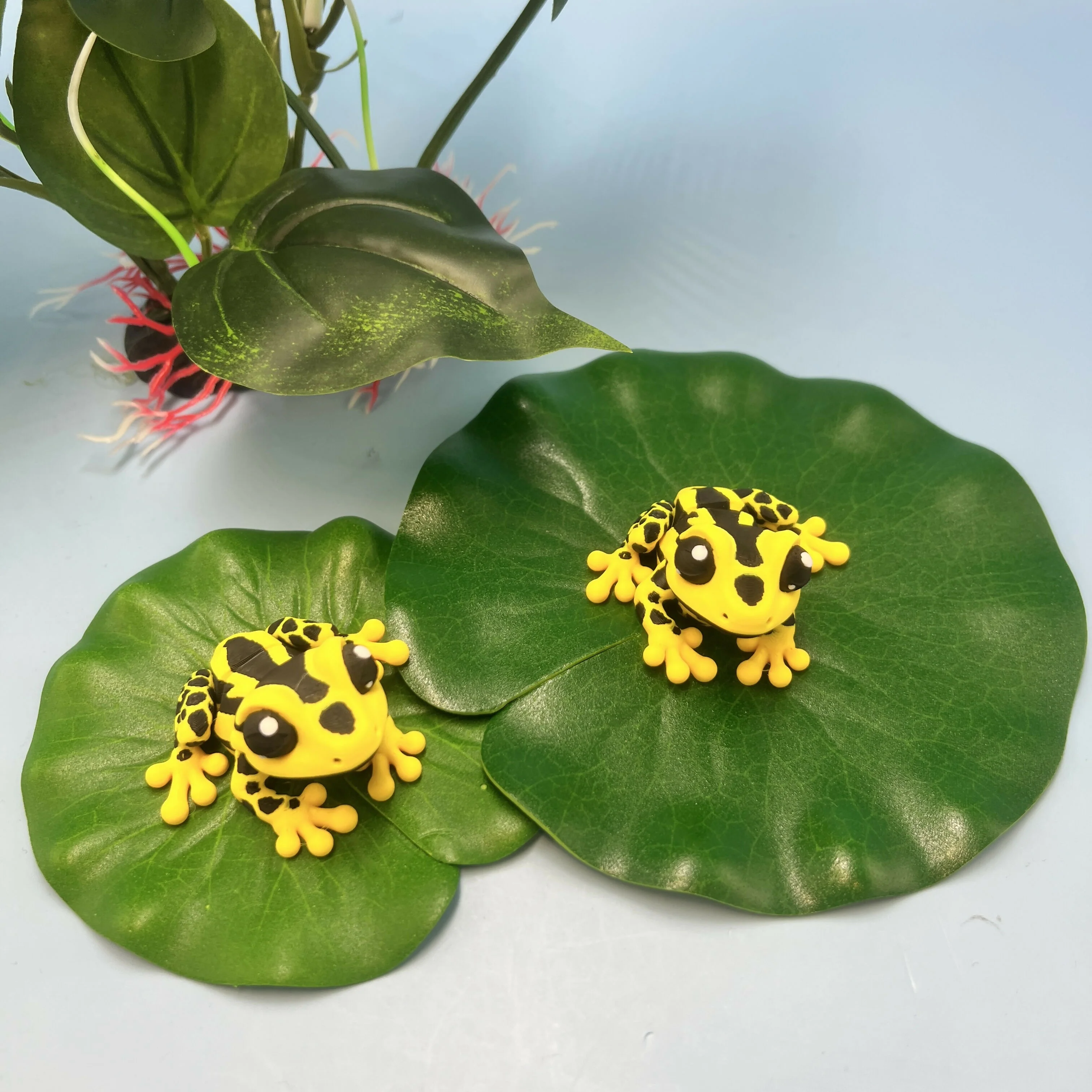 3D Printed SMALL: Articulated Sensory Fidget Animal friends Yellow Dart Frog 5cm - Image 2
