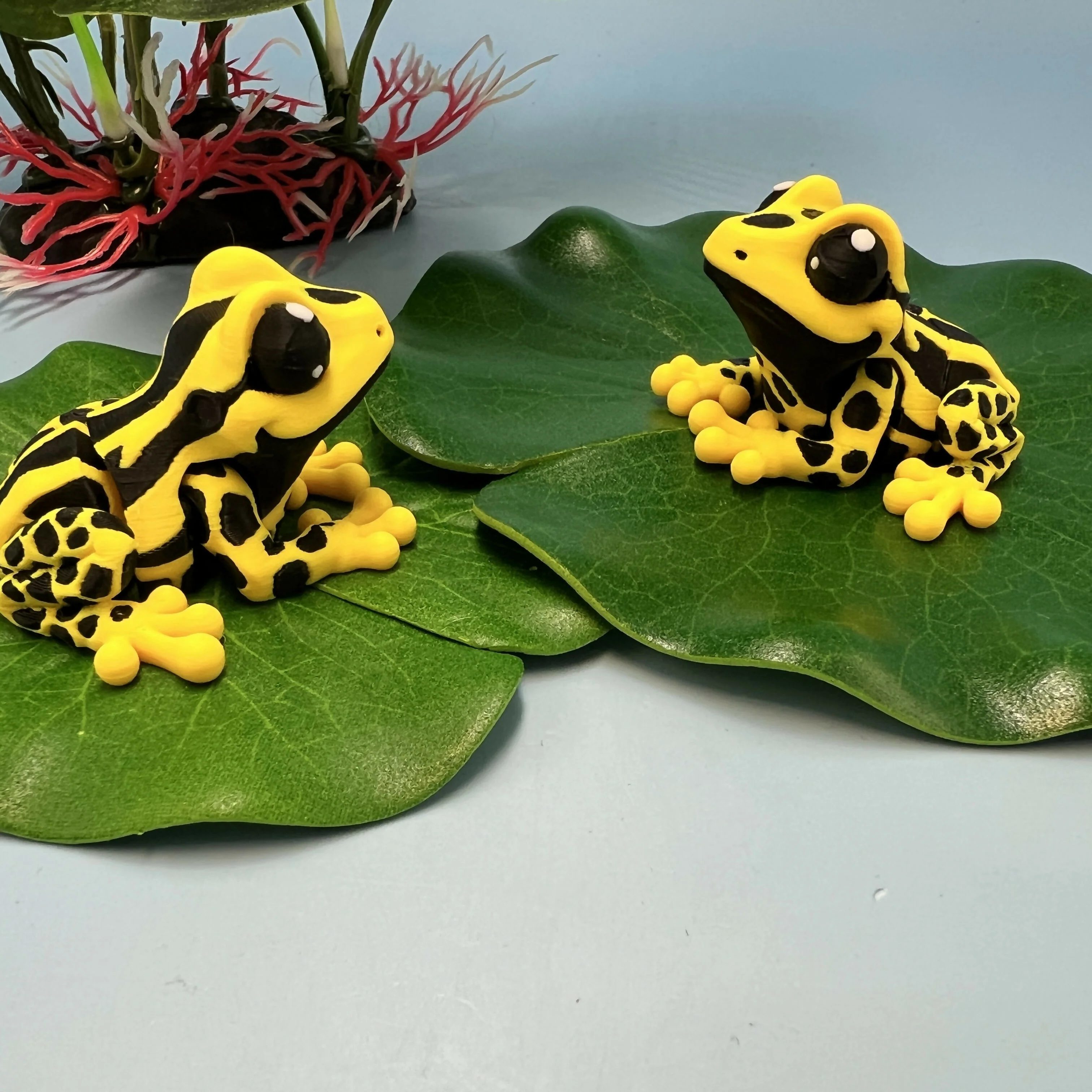 3D Printed SMALL: Articulated Sensory Fidget Animal friends Yellow Dart Frog 5cm - Image 3