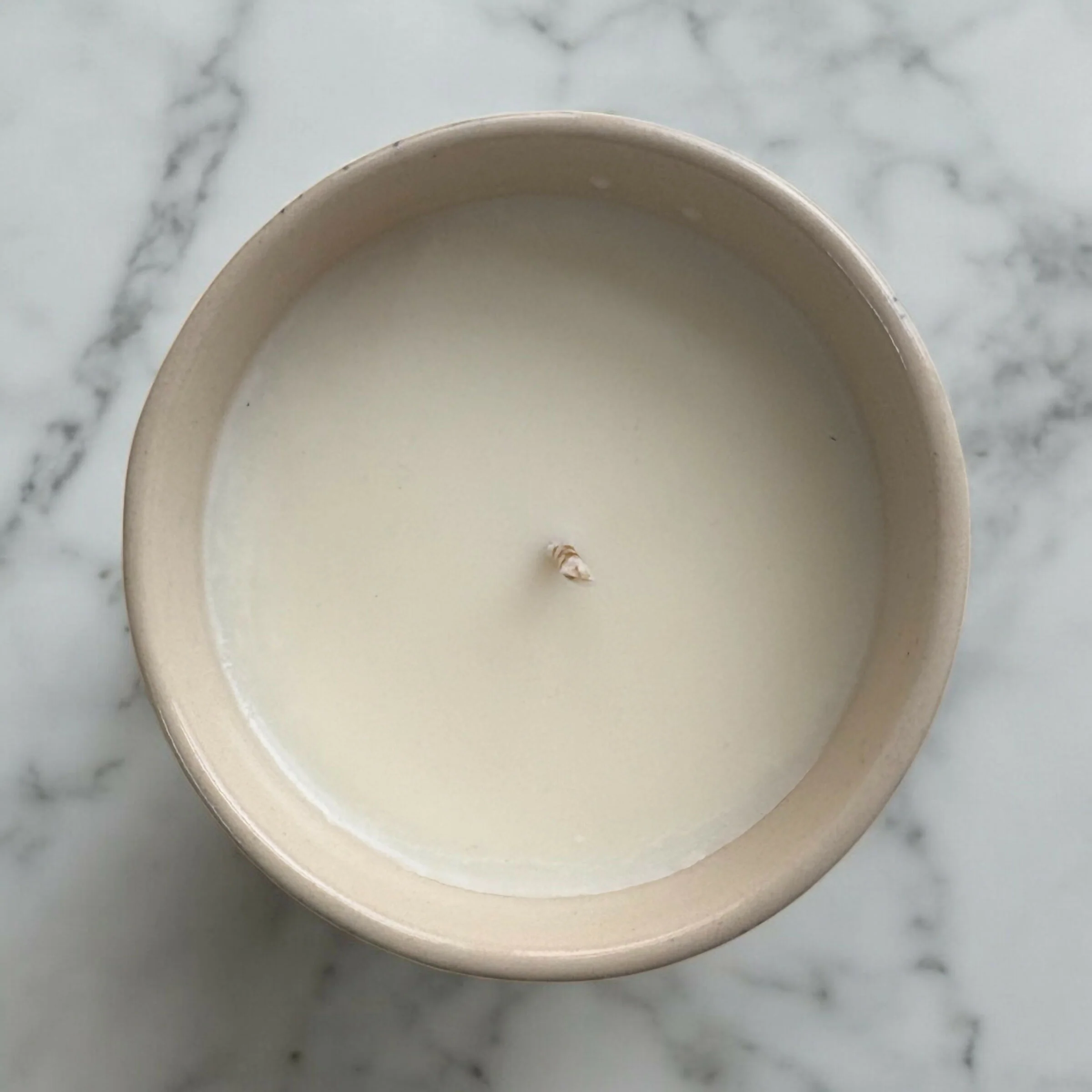 Blue Daisy Stoneware Essential Oil Candle - Image 3