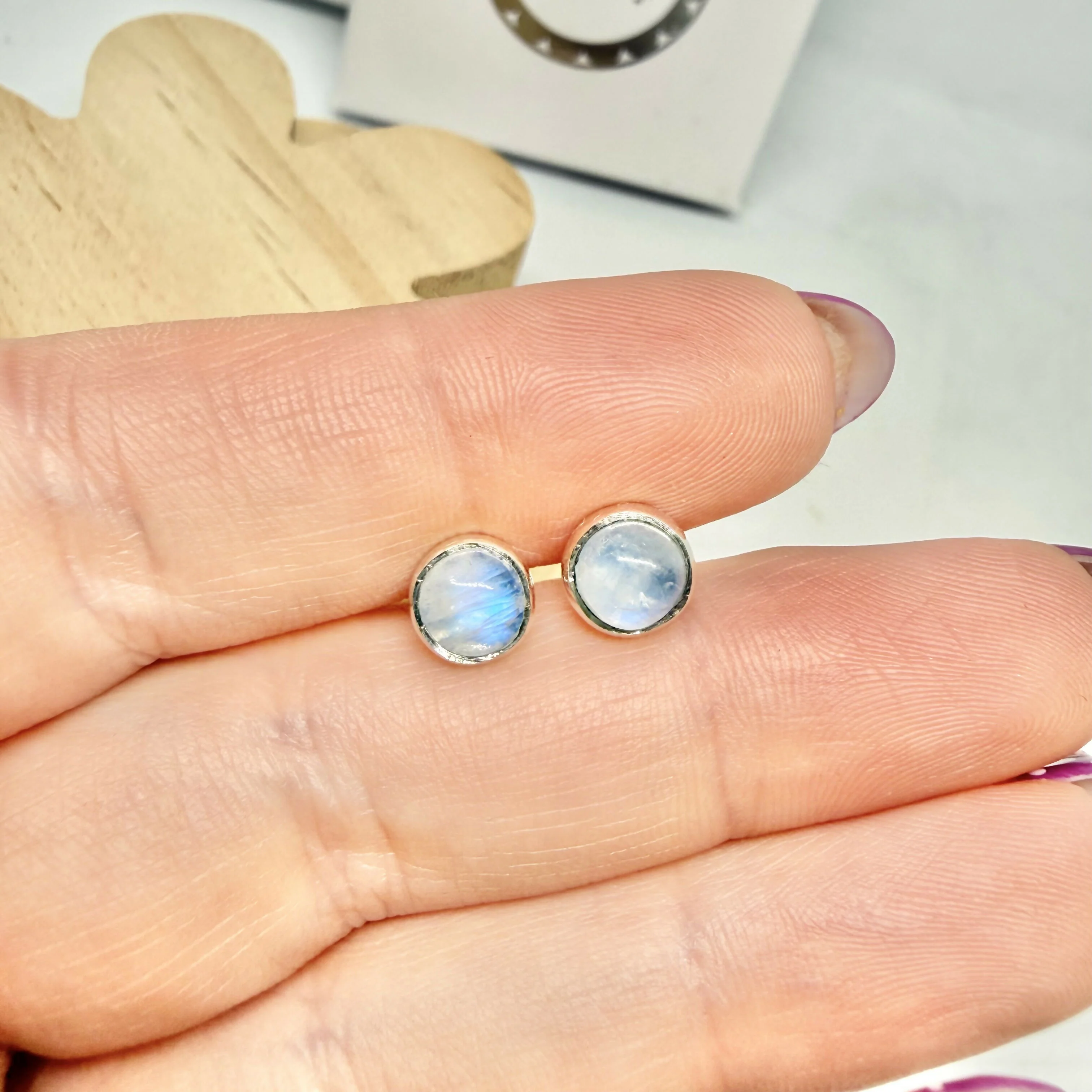 BLUE MOONSTONE STUD EARRINGS - Image 3