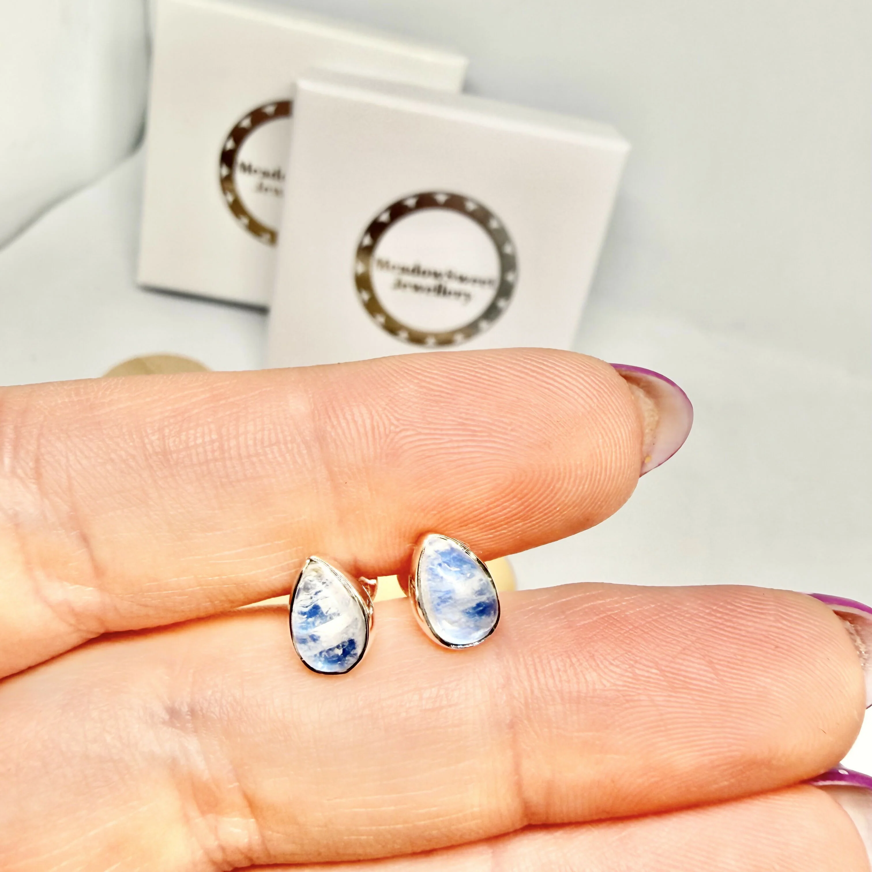 BLUE MOONSTONE STUD EARRINGS - Image 3