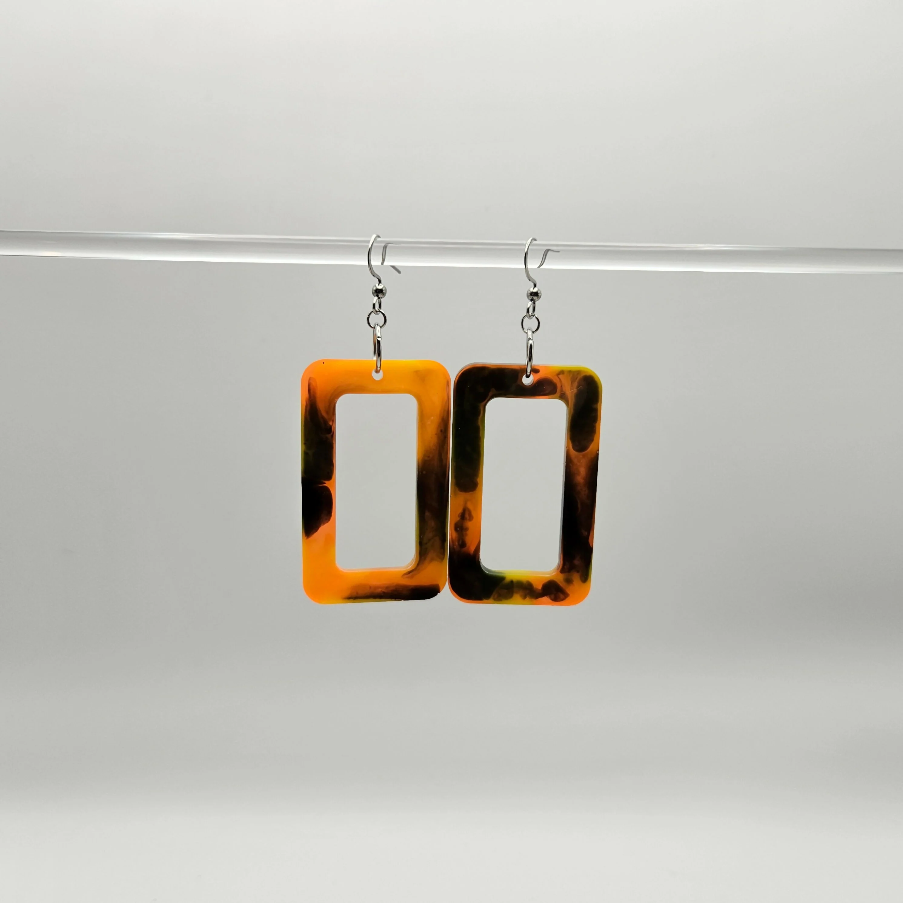 BOLD RESIN EARRINGS - Image 3