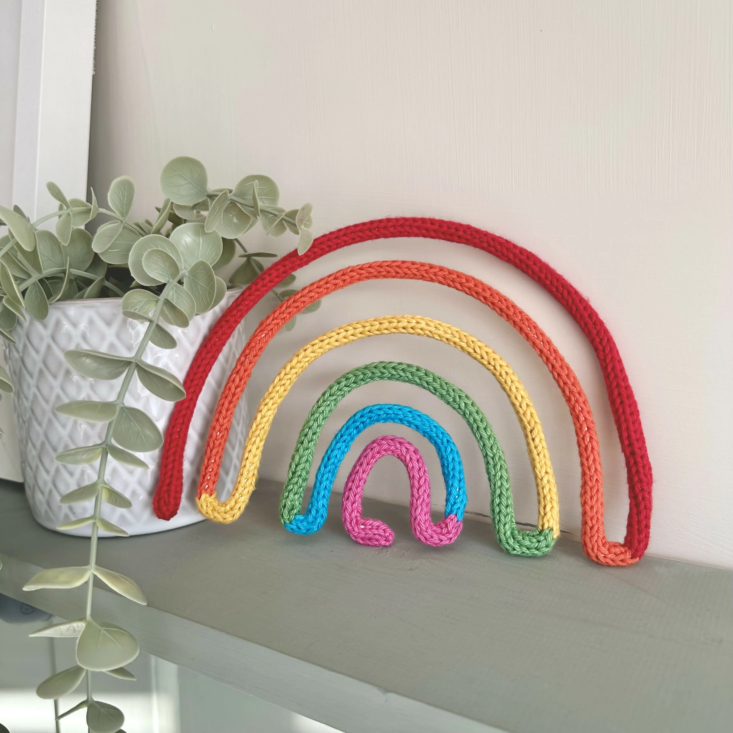 Bright Rainbow Wire Decoration