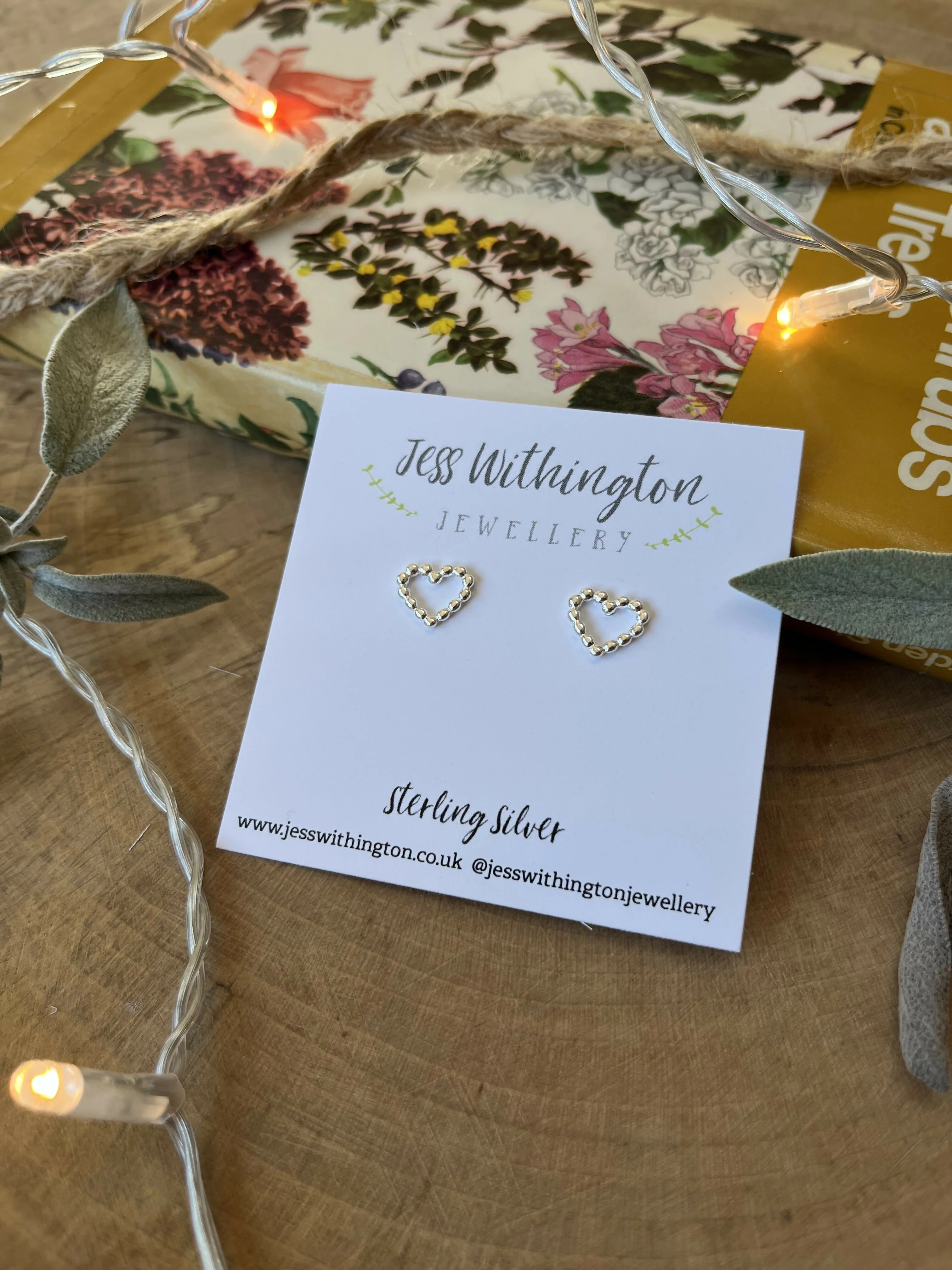 Bubble heart studs