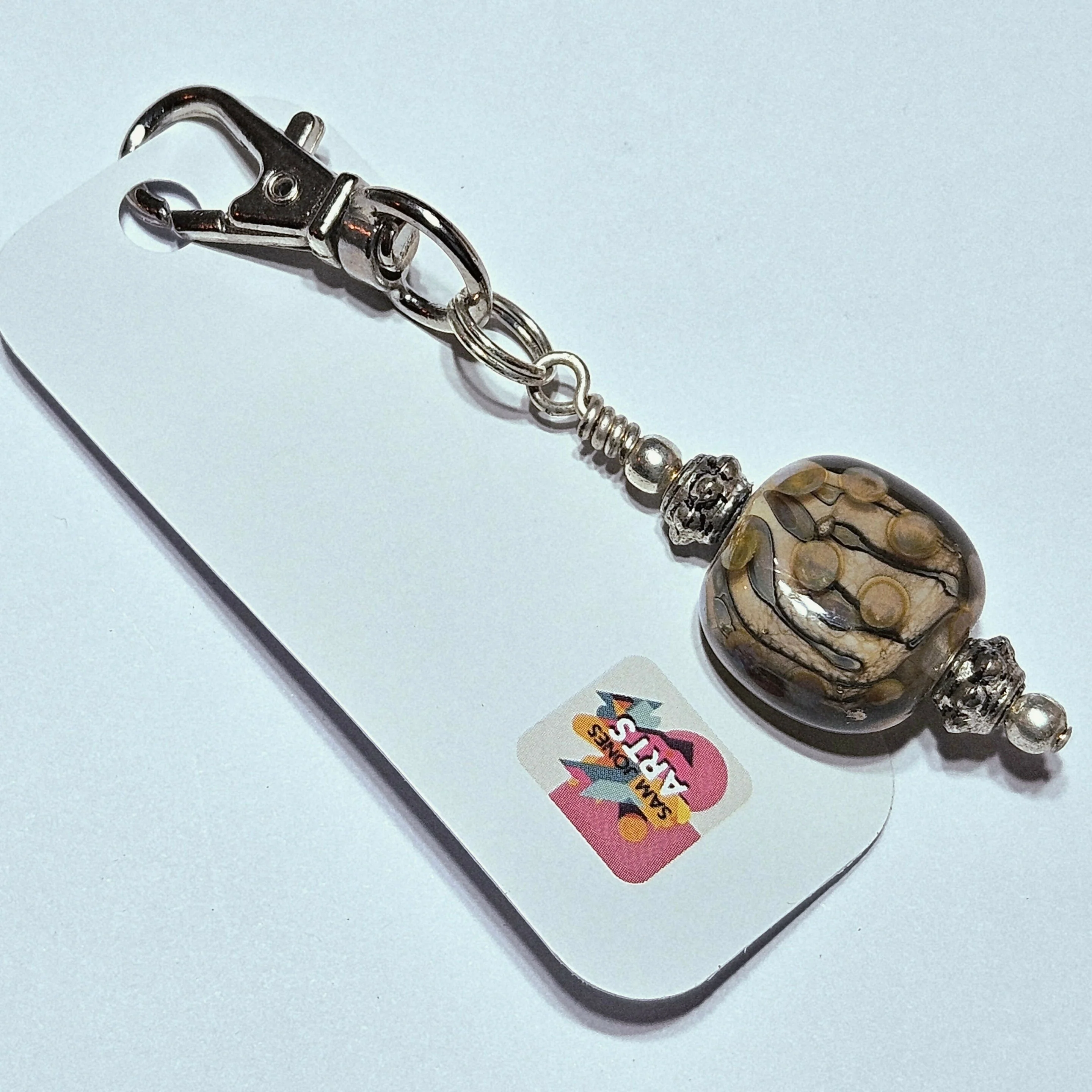 CHARMING GLASS BEADED BAG CHARM/KEYRING. - Image 6
