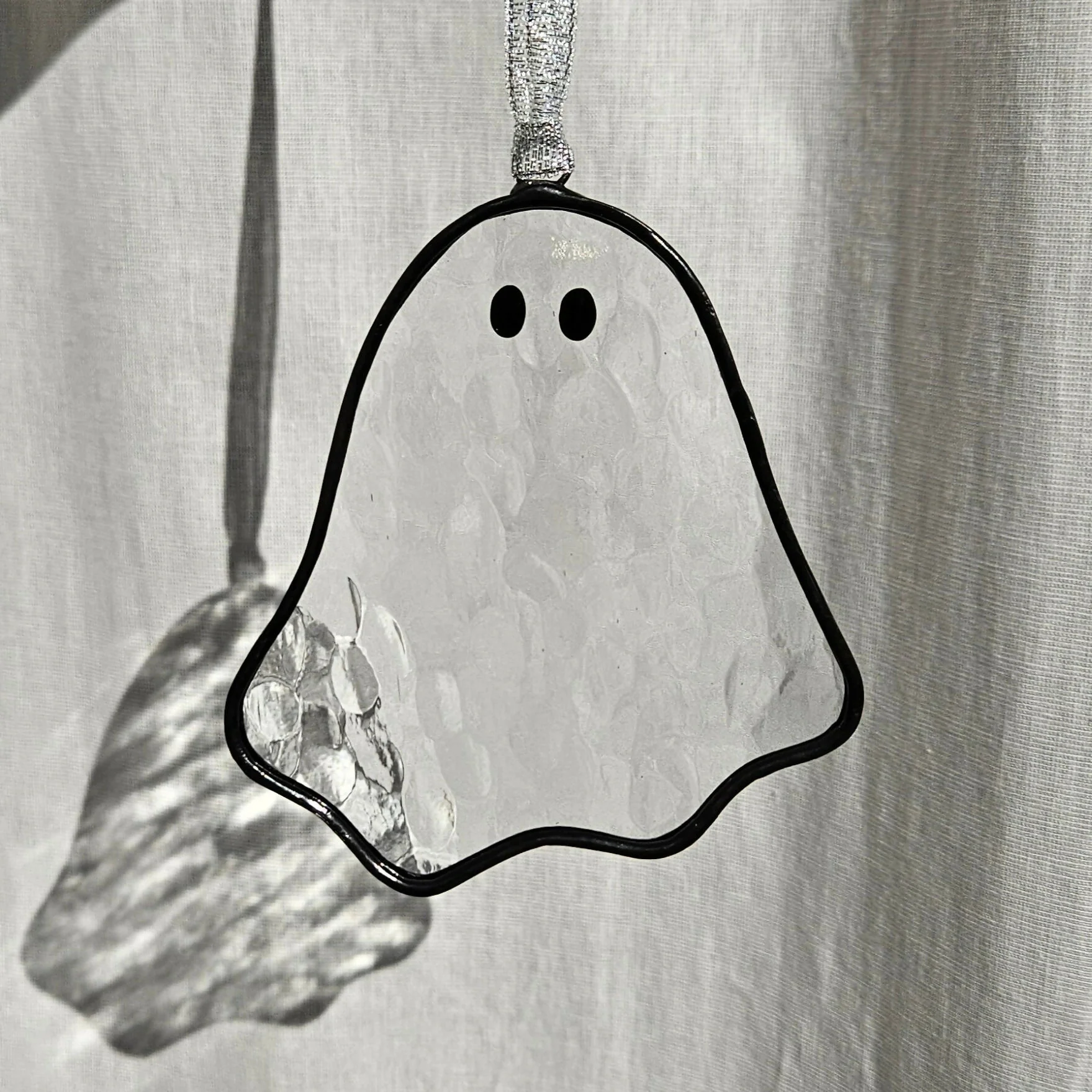 Clear Hammered Stained Glass Ghost Decoration - Image 2
