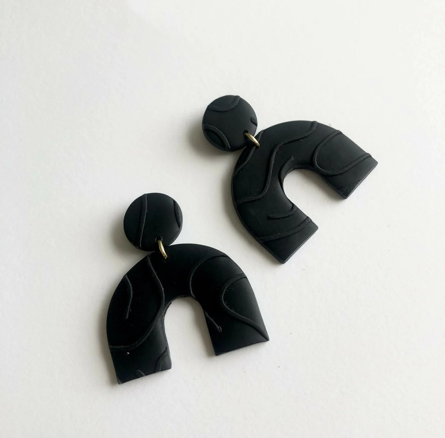 Dolly / Statement Earrings / Black Line