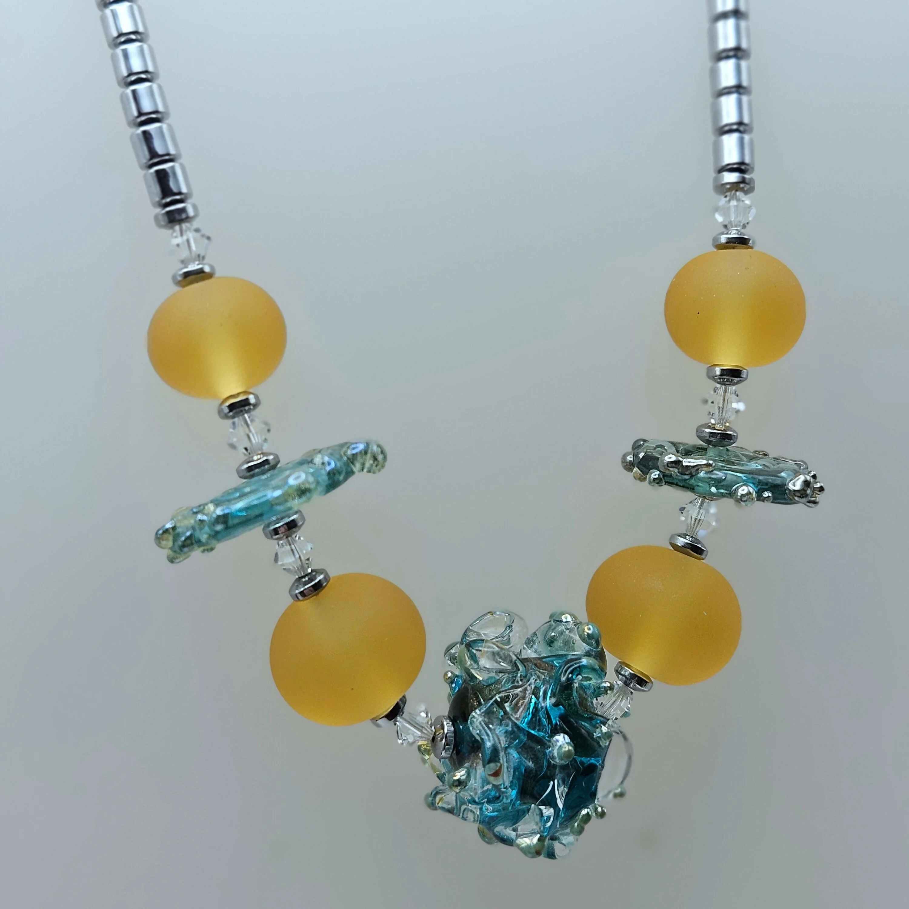 ELEGANT GLASS NECKLACE