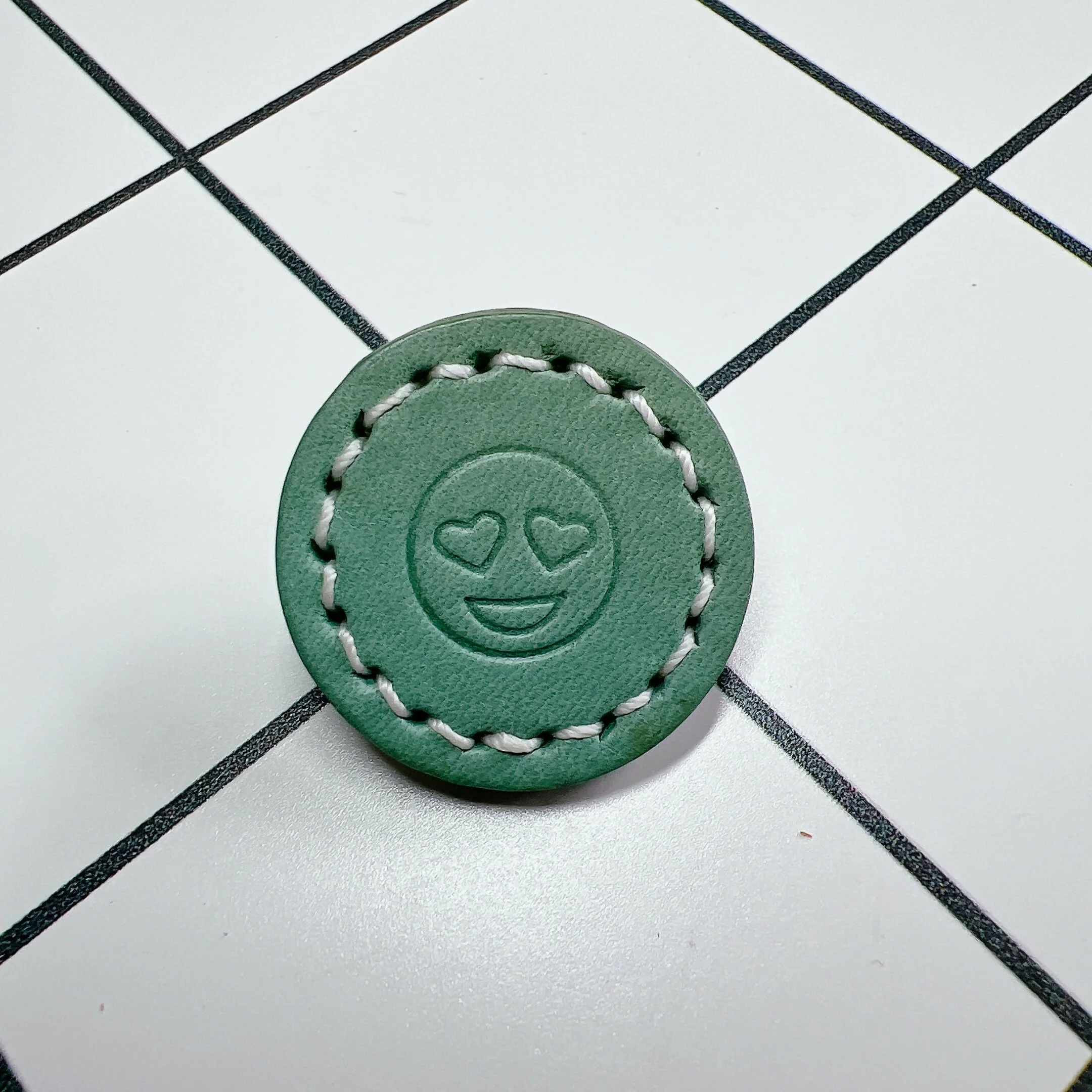 Embossed Emoji Leather Pin - Heart Eyes (30 mm) - Image 2