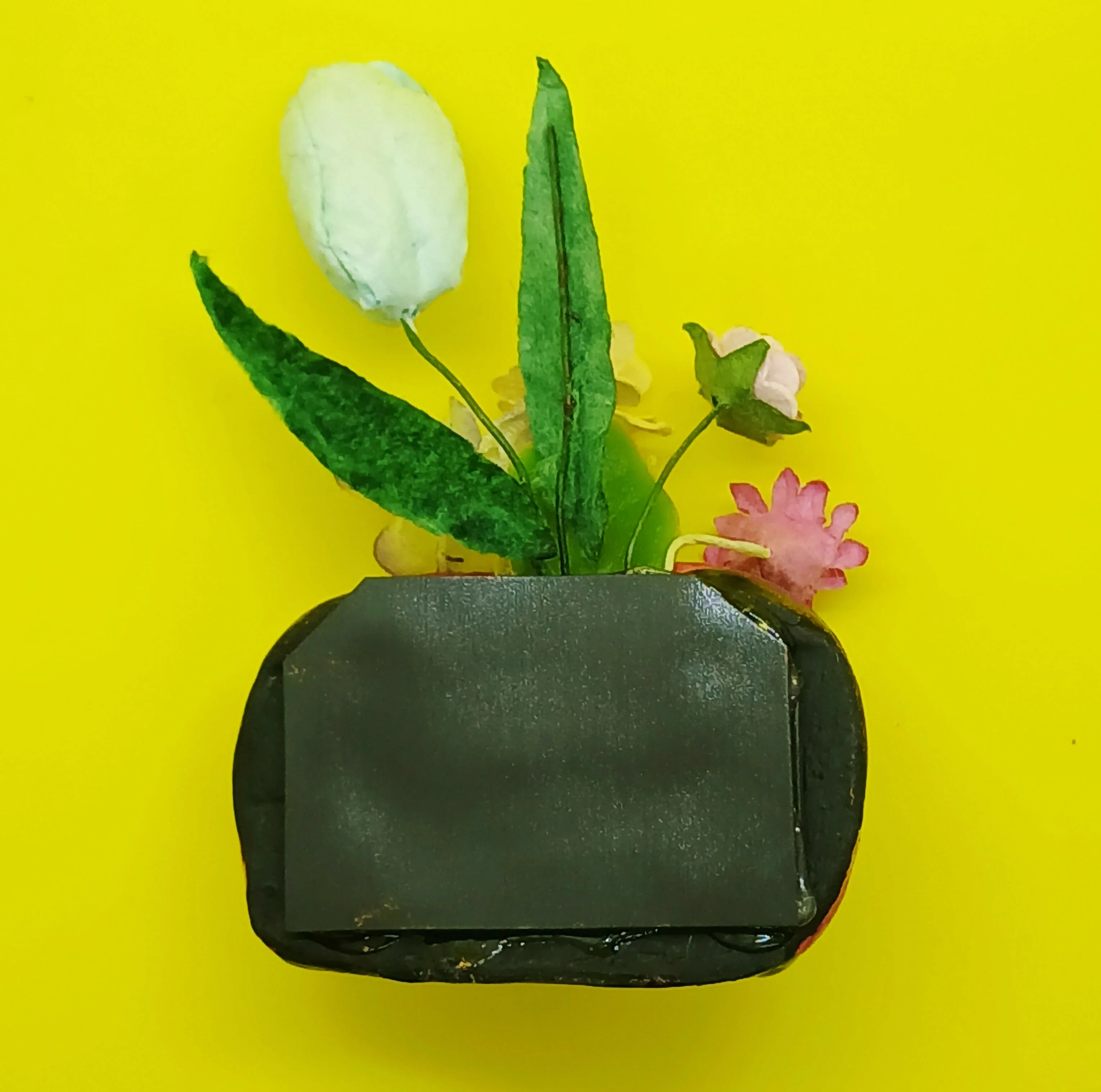 Flower and Vase Magnet - Image 2