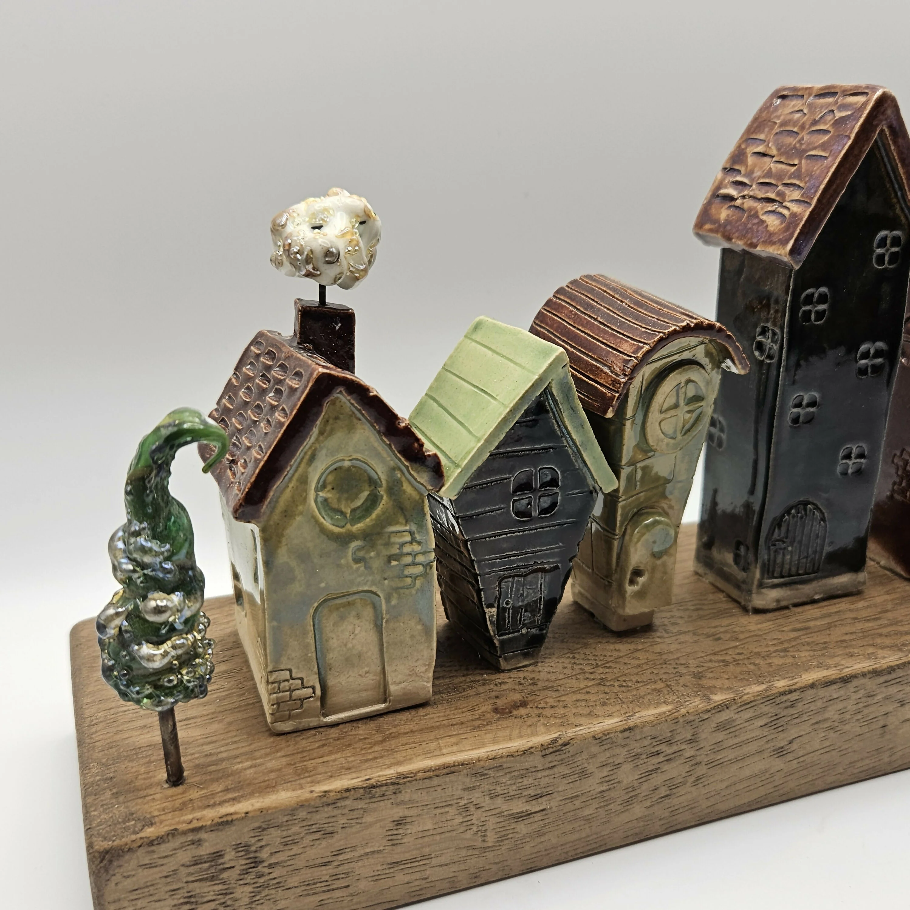 'FRONT STREET' CHARMING CERAMIC HOUSES - Image 2