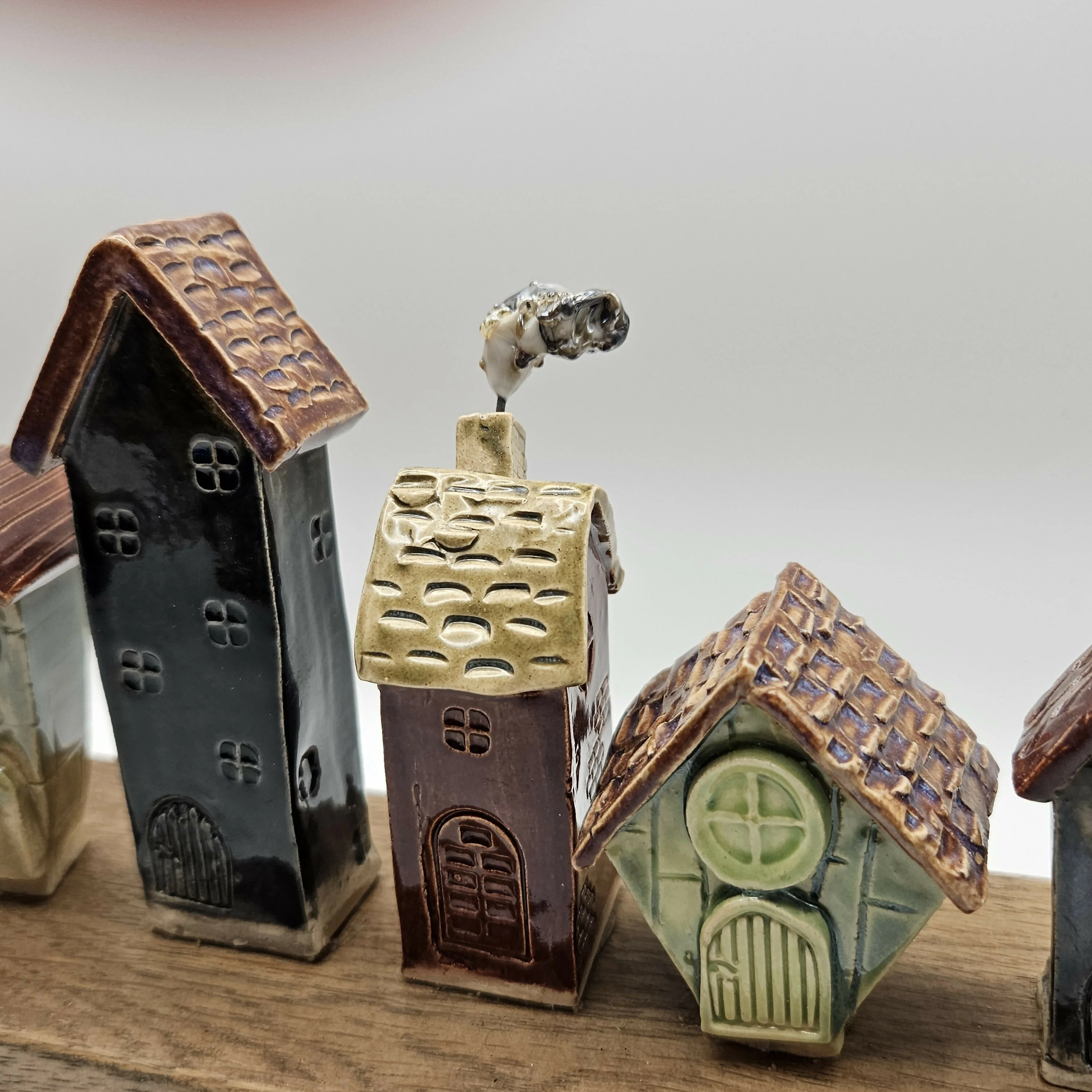 'FRONT STREET' CHARMING CERAMIC HOUSES - Image 3