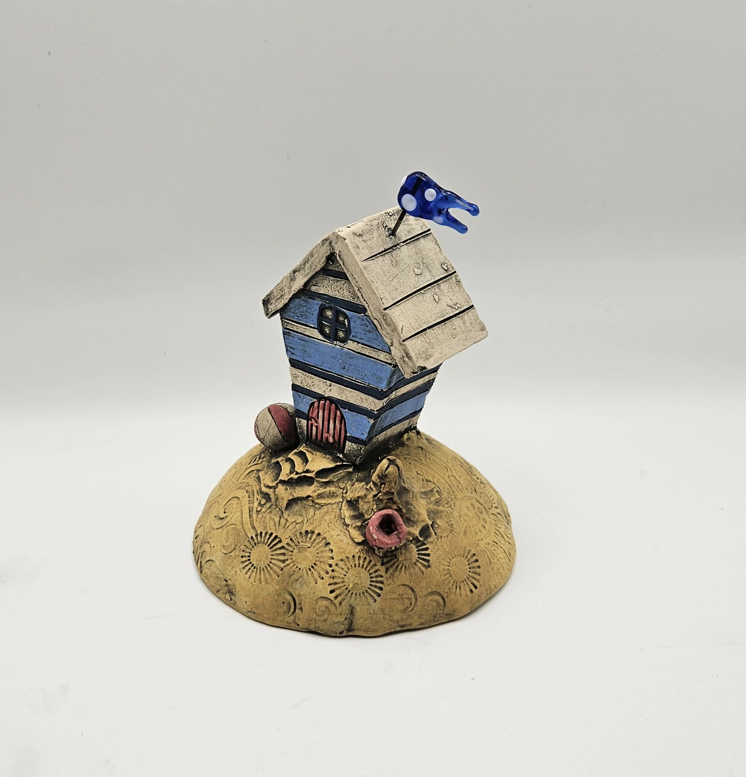 FUN CERAMIC BEACH HUT - Image 3