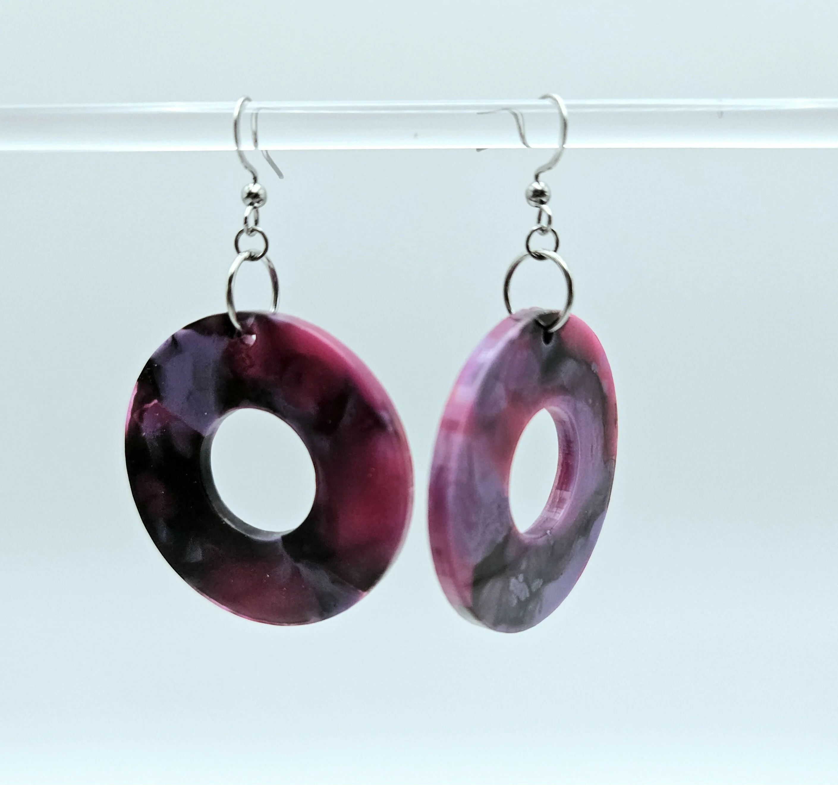 FUN HOOP RESIN EARRINGS - Image 5