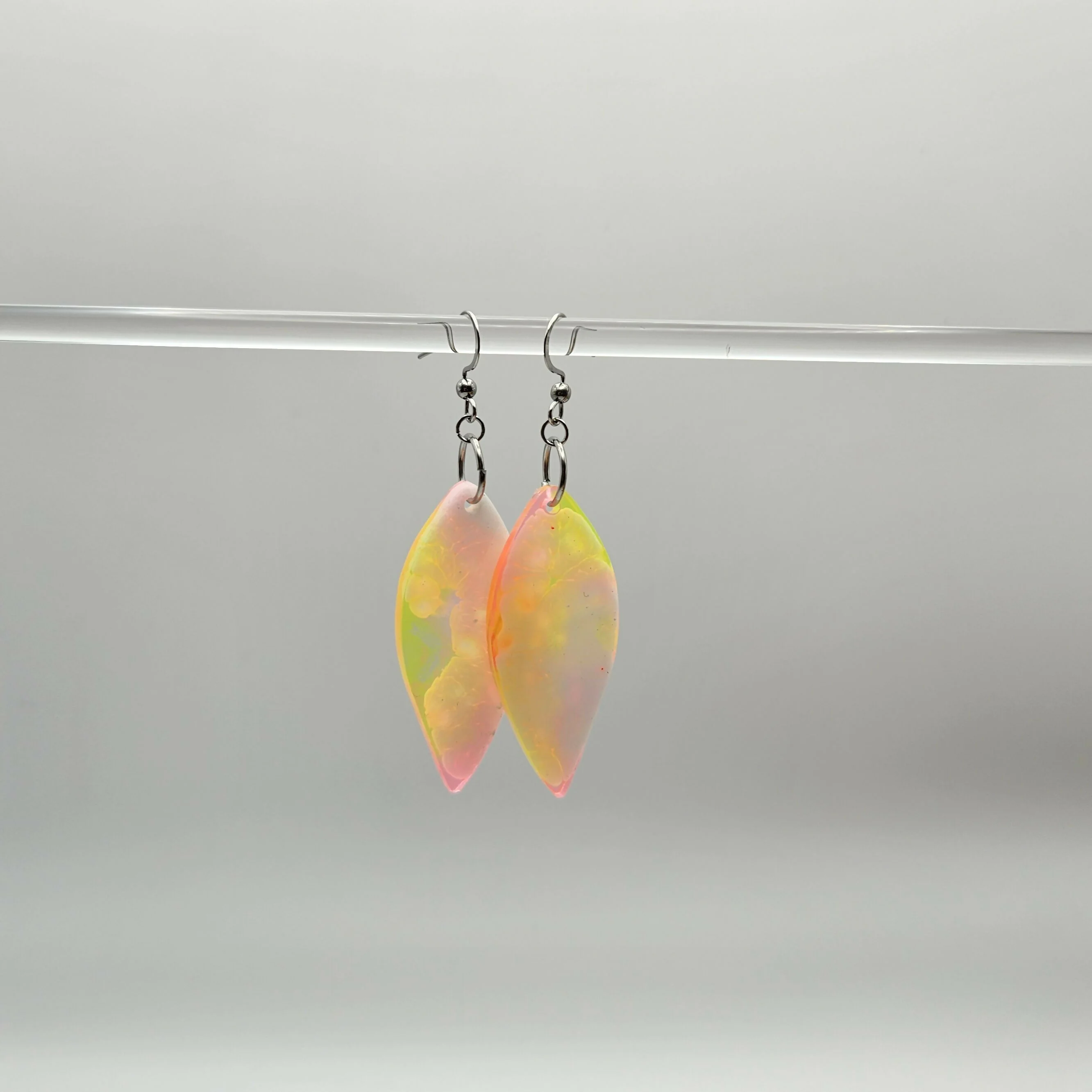 FUN RESIN EARRINGS - Image 3