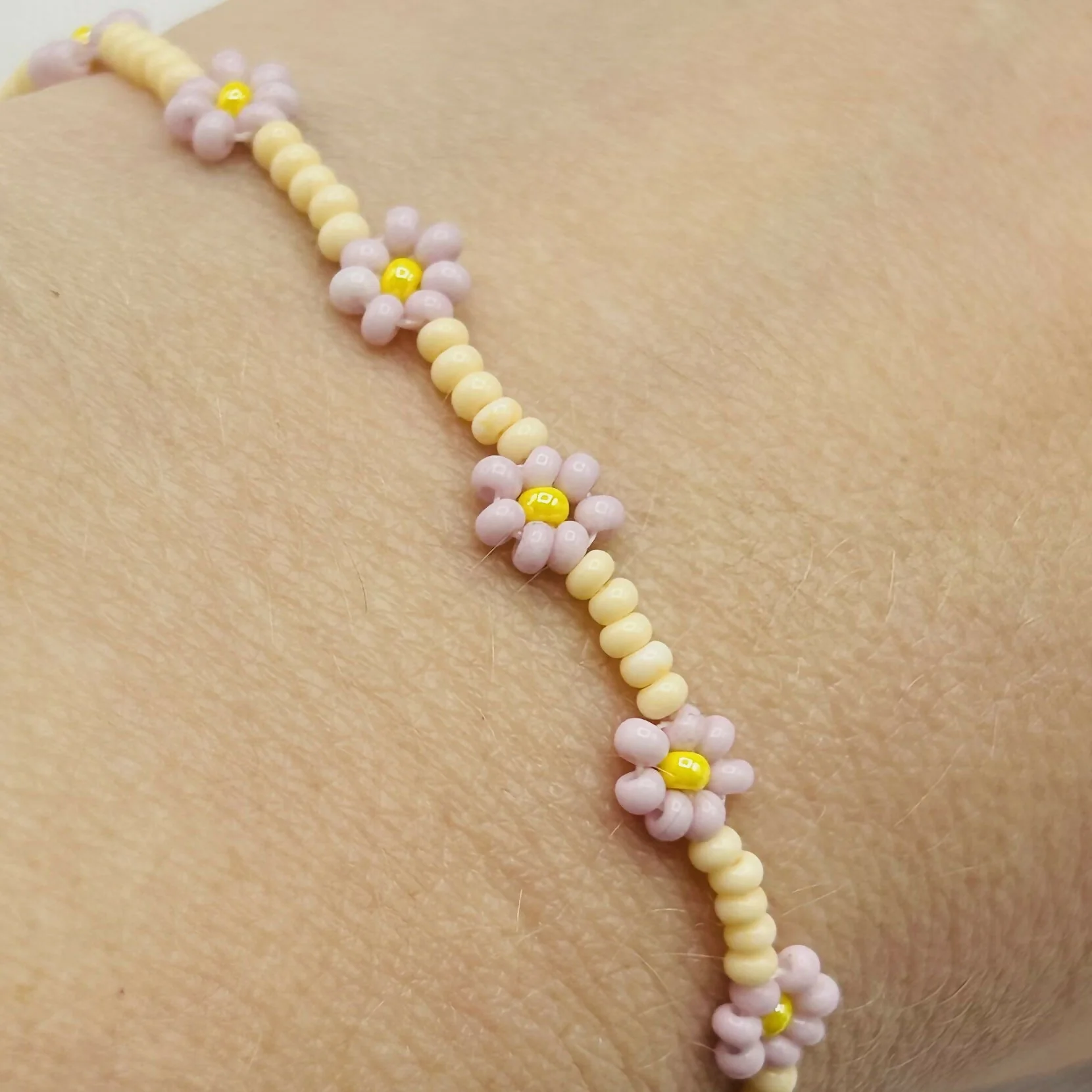 Hand-Beaded Daisy Bracelet with Clasp – Dainty Pastel Floral Design - Image 2