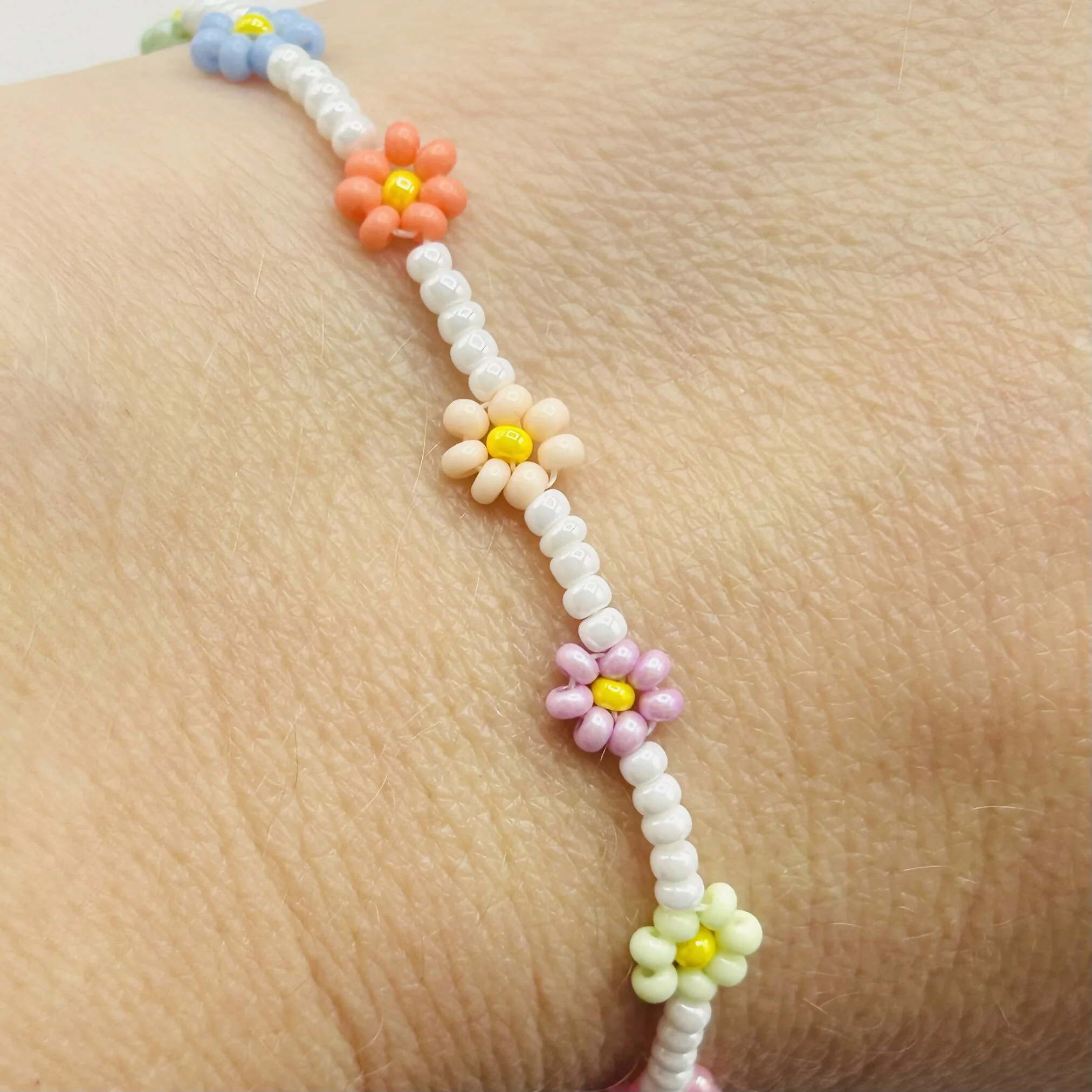 Hand-Beaded Daisy Bracelet with Clasp – Dainty Pastel Floral Design - Image 3
