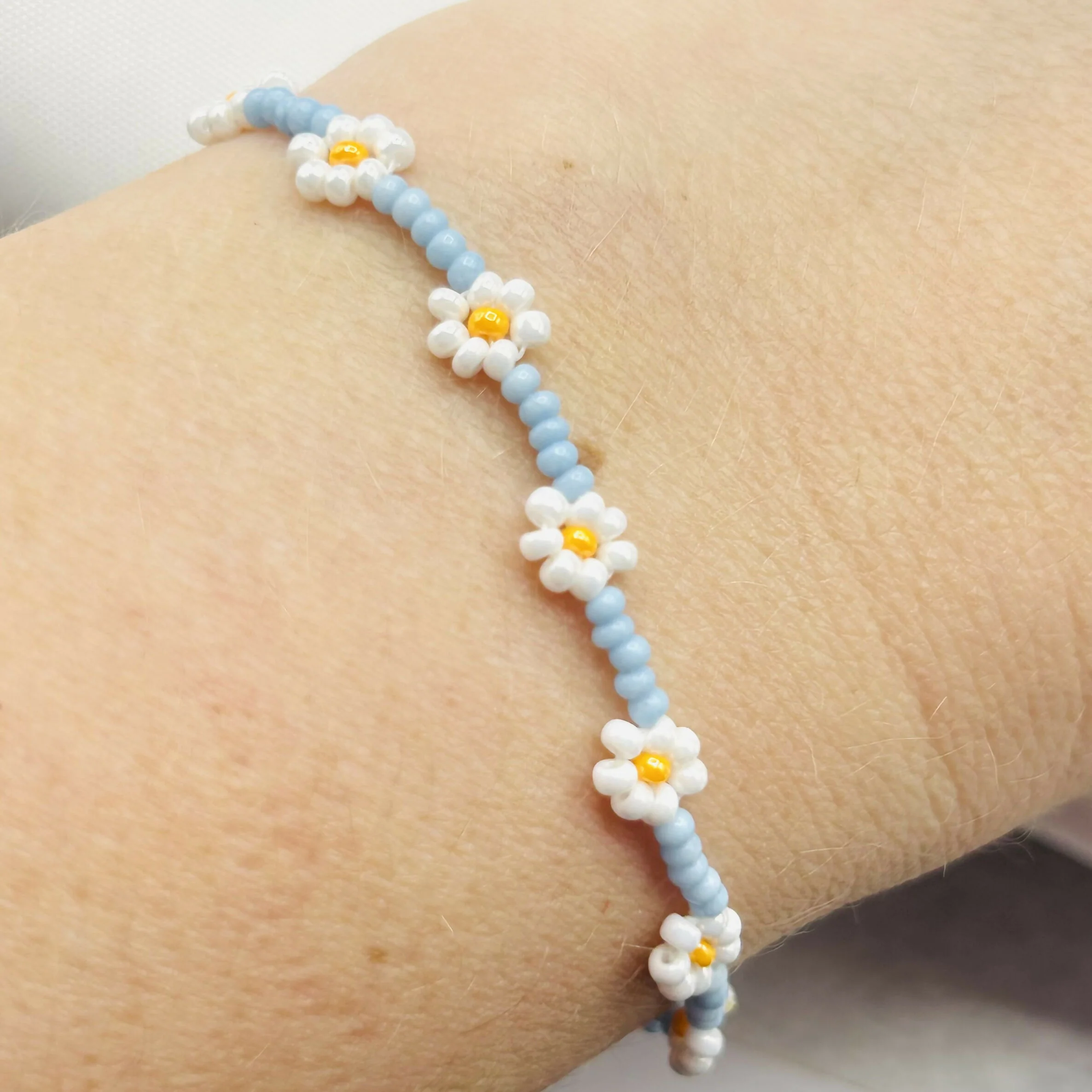 Hand-Beaded Daisy Bracelet with Clasp – Dainty Pastel Floral Design - Image 5