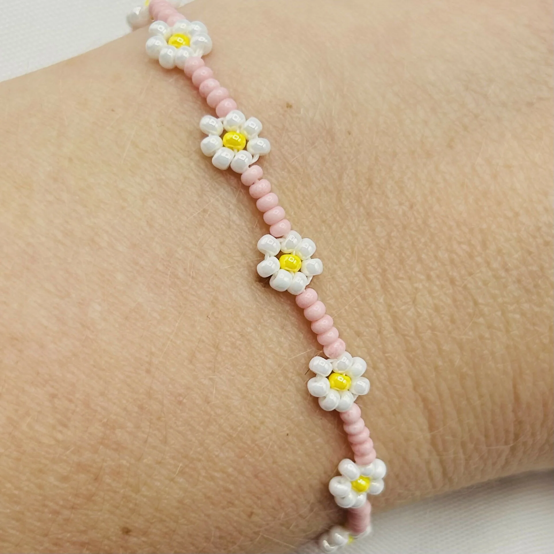 Hand-Beaded Daisy Bracelet with Clasp – Dainty Pastel Floral Design - Image 6