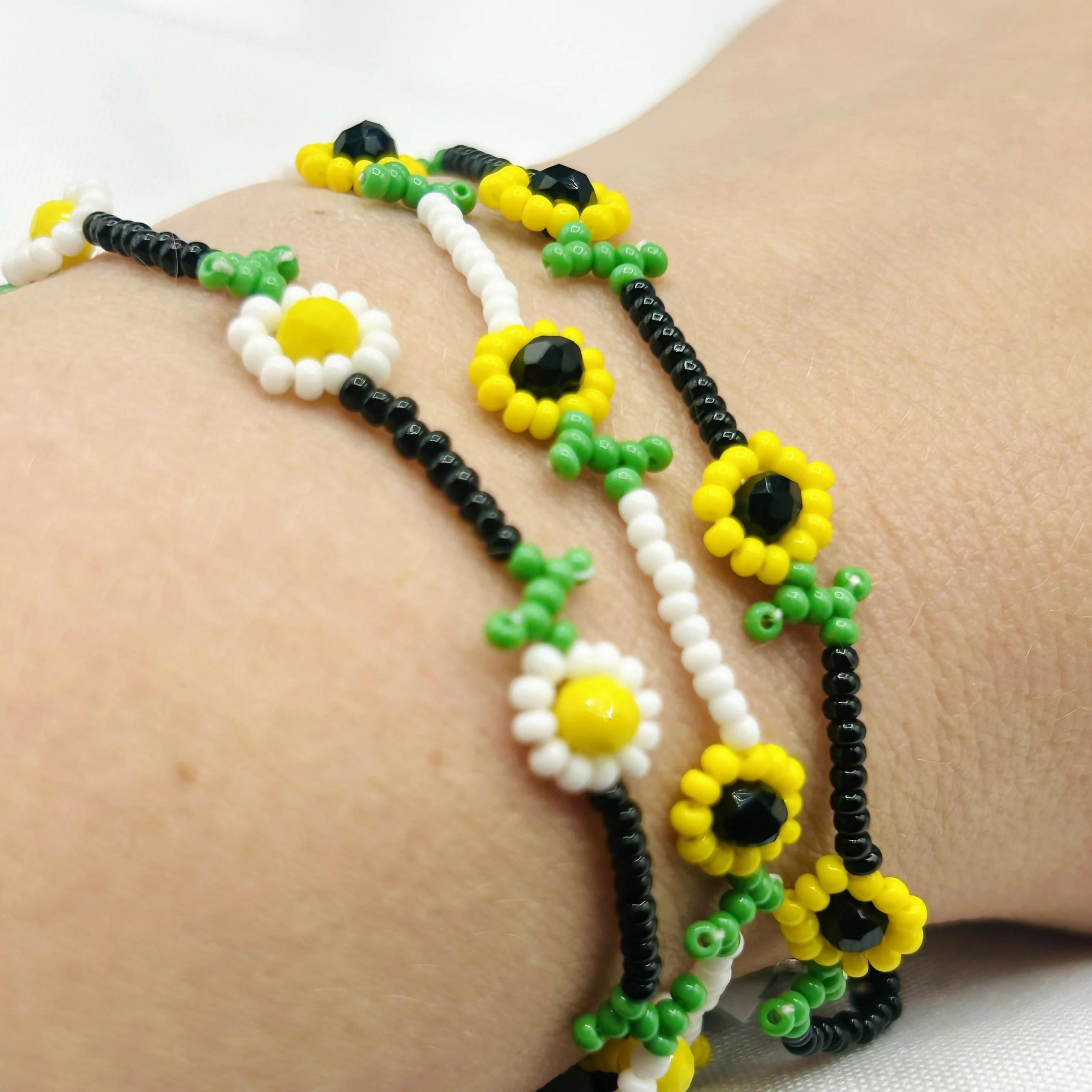 Hand-Beaded Sunflower Bracelet with Clasp – Dainty Floral Design