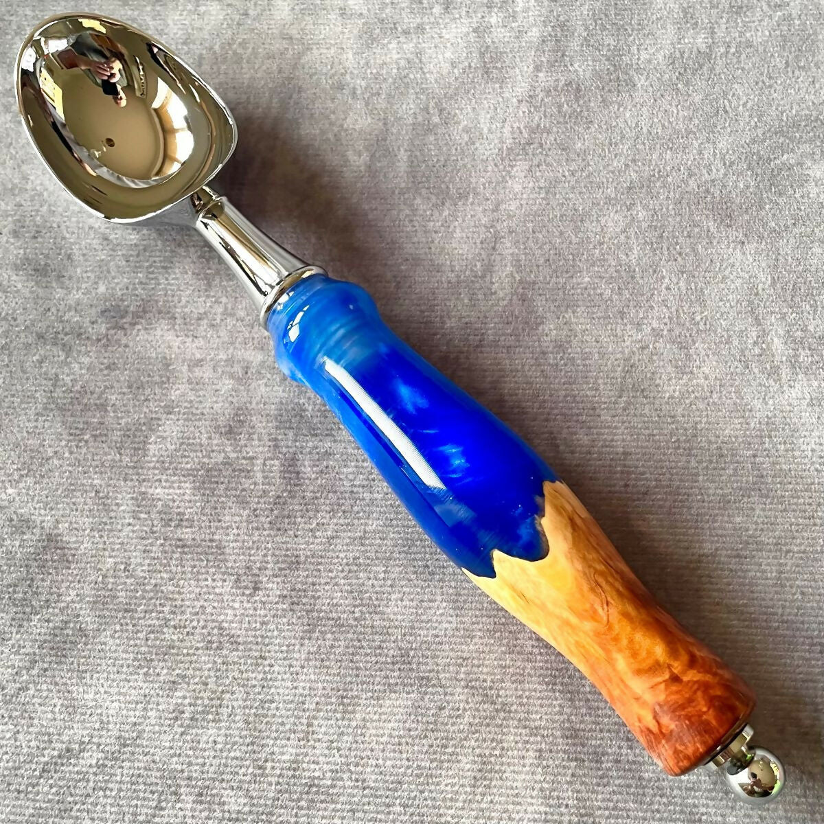 Handcrafted Mallee Burr and Resin Ice Cream Scoop - Image 7