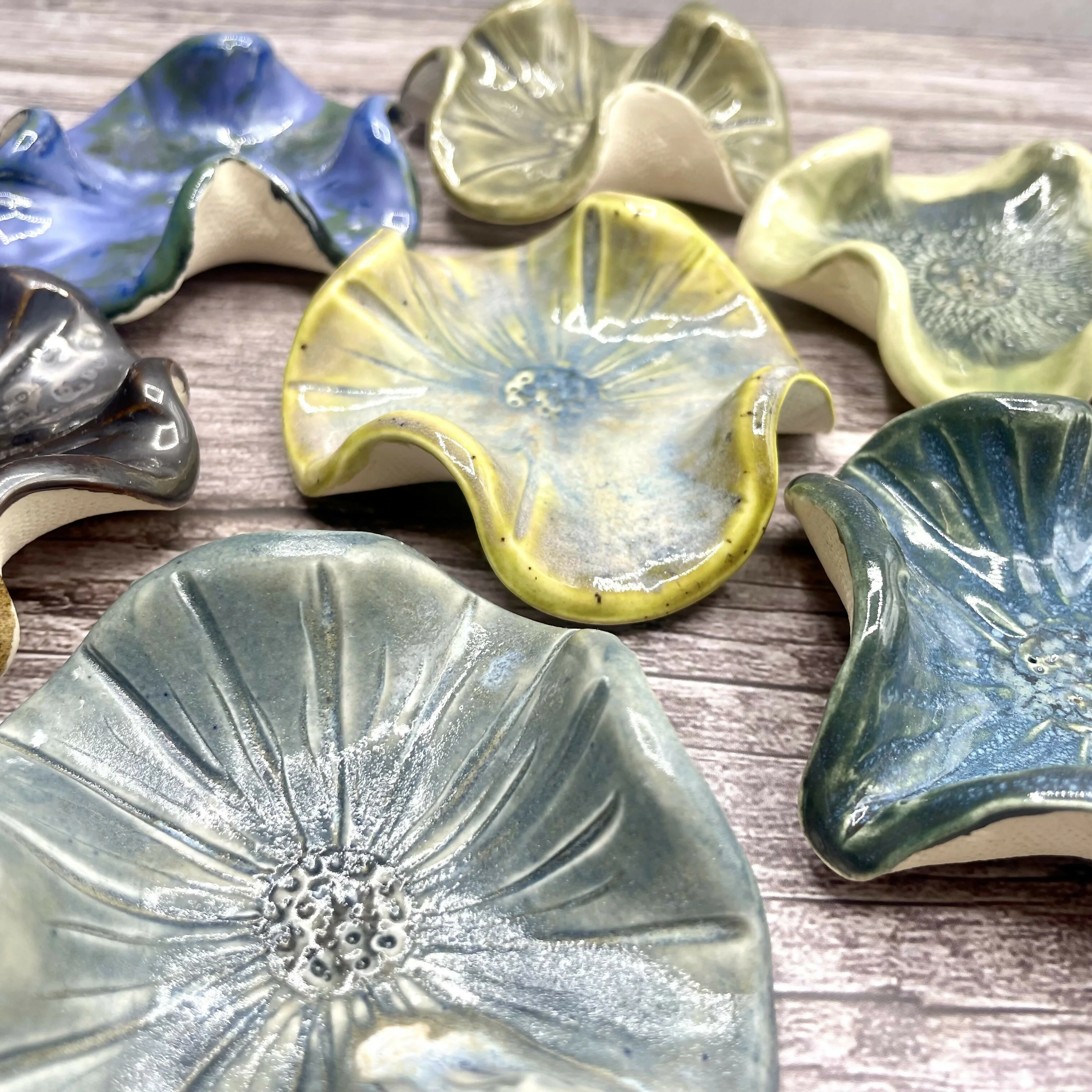Handmade Ceramic Flower Dishes – Gloss or Matte Finish (Assorted Colours) - Image 2