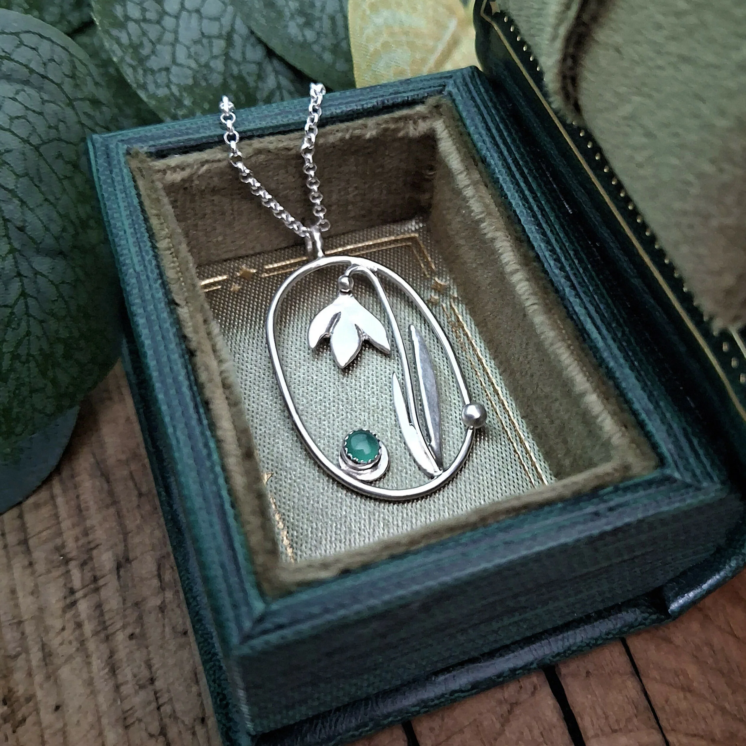 Handmade Large Silver Snowdrop Necklace With Green Onyx - Image 3