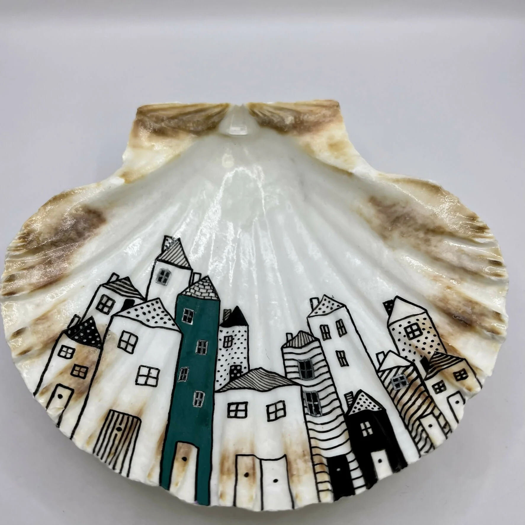 Handpainted Scallop Shells - Image 5