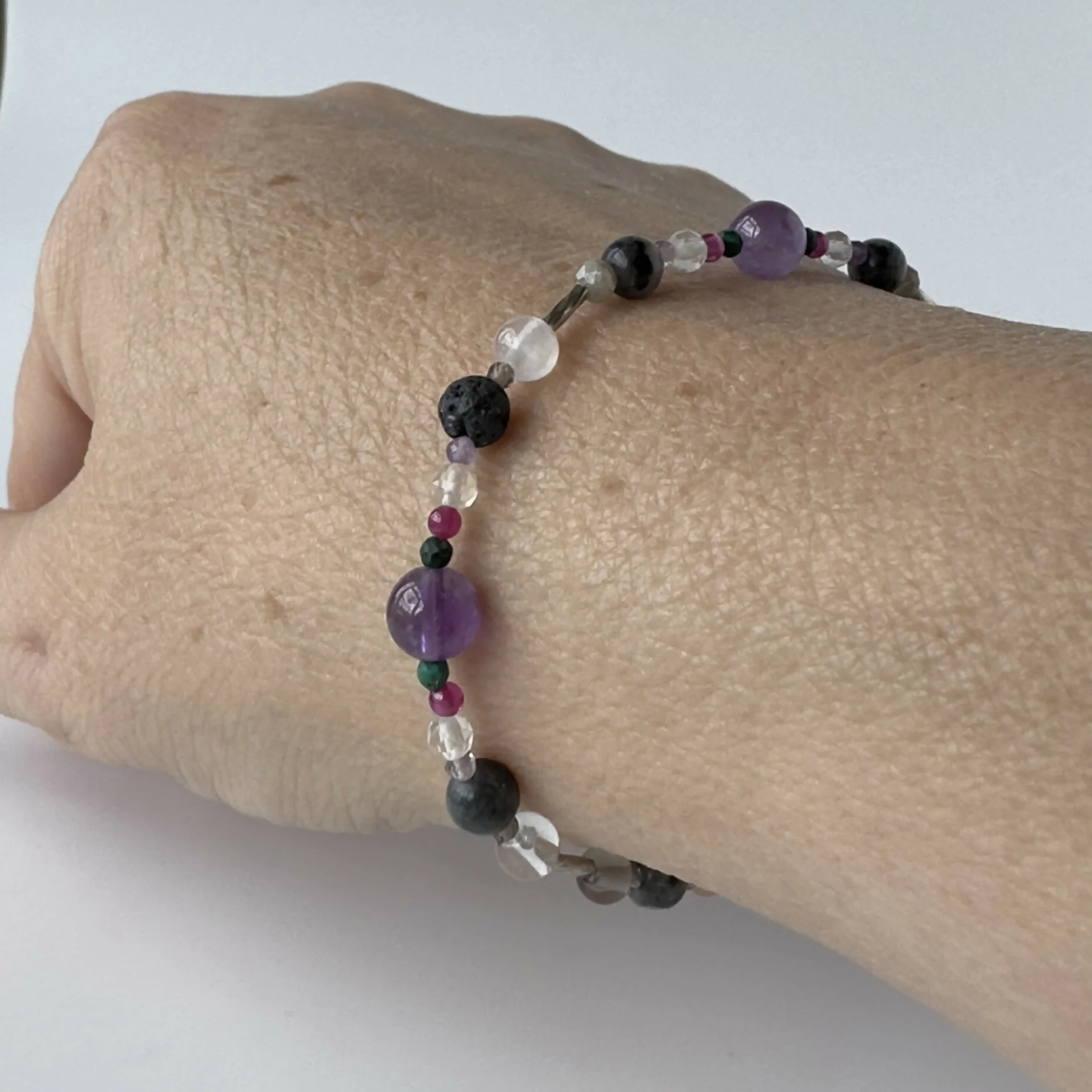 HEALING CRYSTAL & STERLING SILVER STRETCH BRACELET WITH AROMATHERAPY BEADS TO HELP WITH GRIEF & LOSS - Image 3