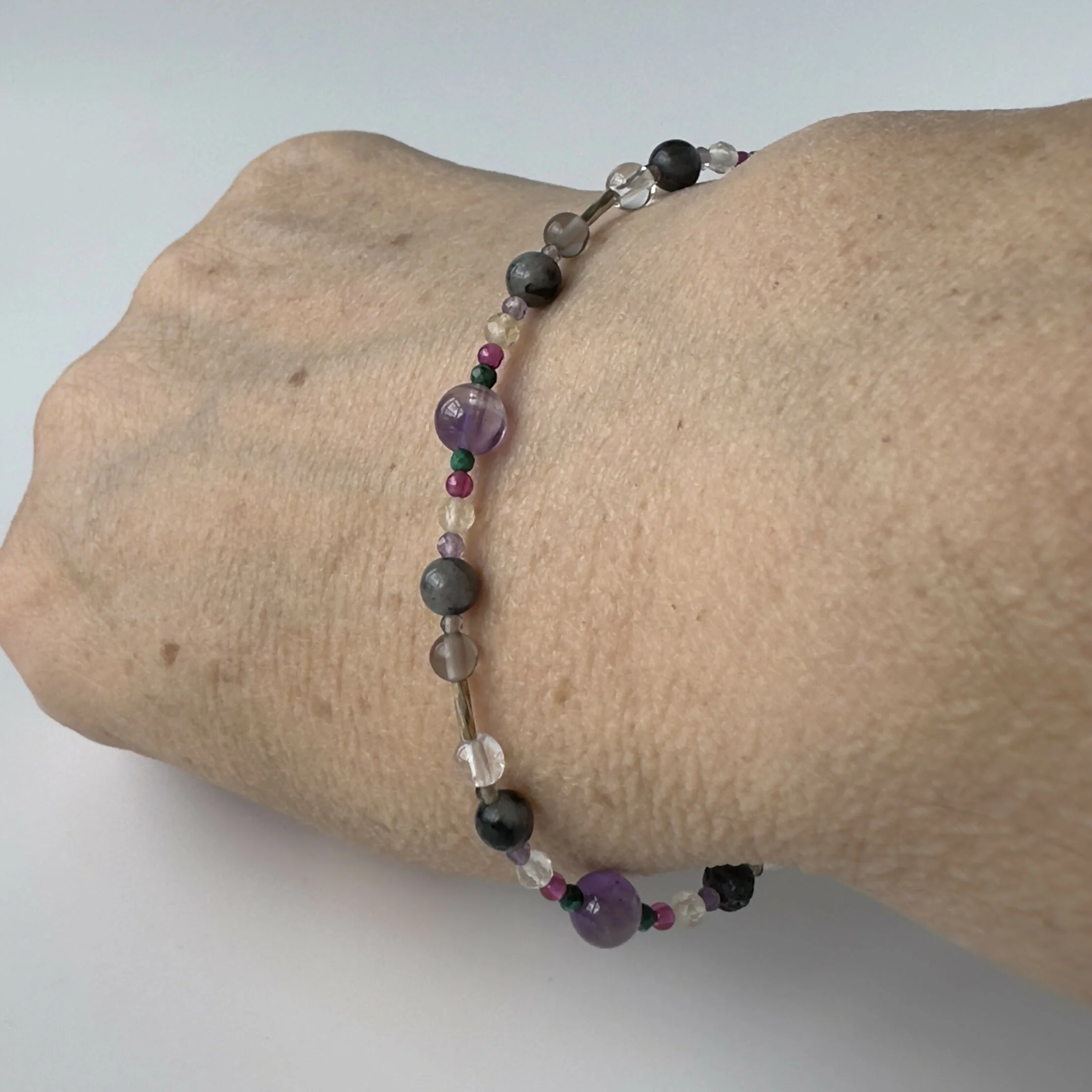 HEALING CRYSTAL & STERLING SILVER STRETCH BRACELET WITH AROMATHERAPY BEADS TO HELP WITH GRIEF & LOSS - Image 4