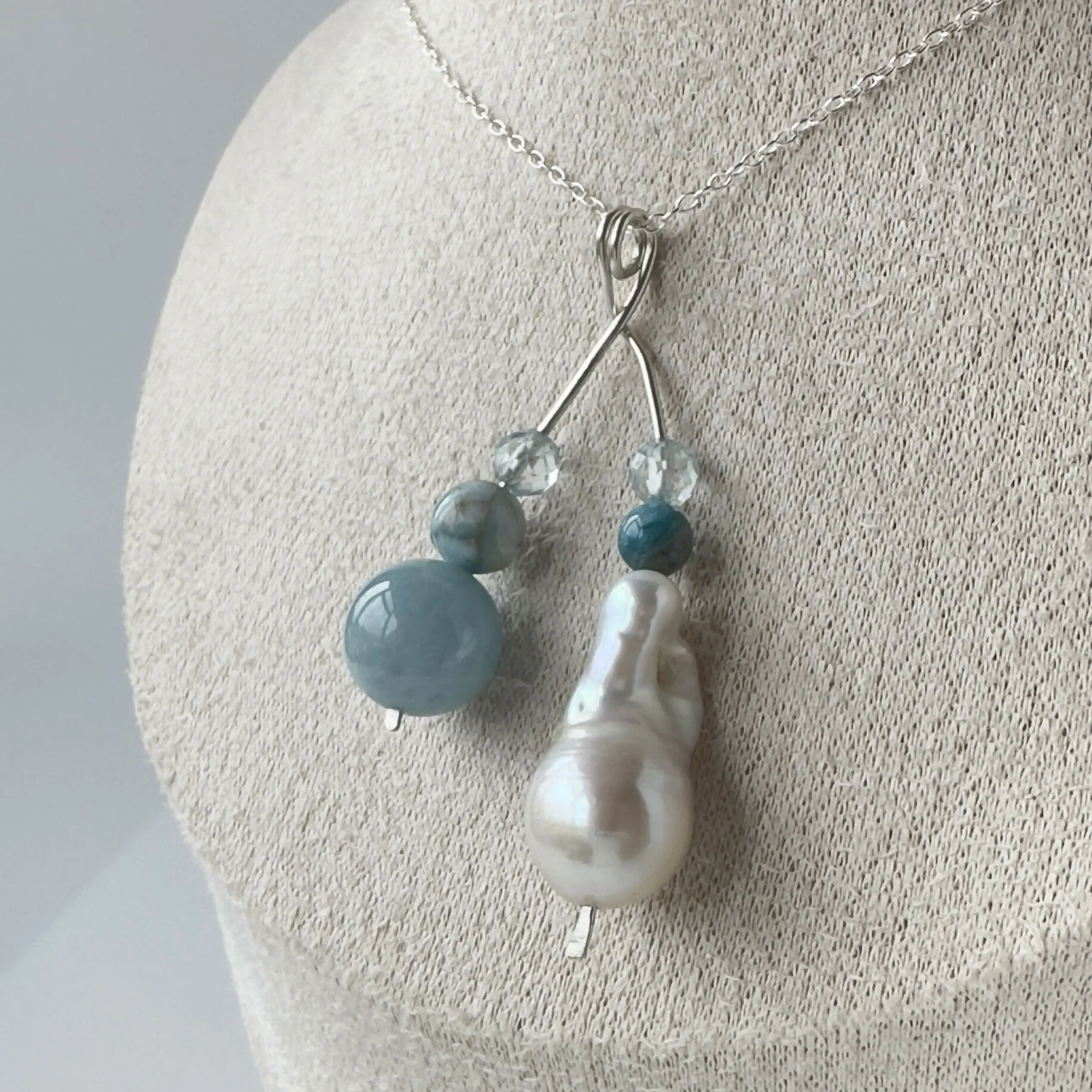 HEALING CRYSTAL & STERLING SILVER THROAT CHAKRA PENDANT WITH BAROQUE PEARL & 18” CHAIN - Image 2