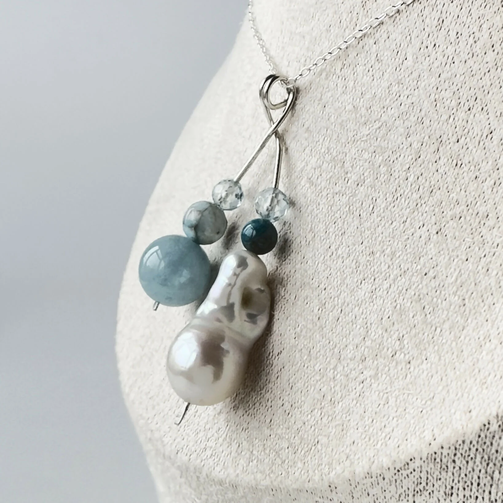 HEALING CRYSTAL & STERLING SILVER THROAT CHAKRA PENDANT WITH BAROQUE PEARL & 18” CHAIN - Image 3