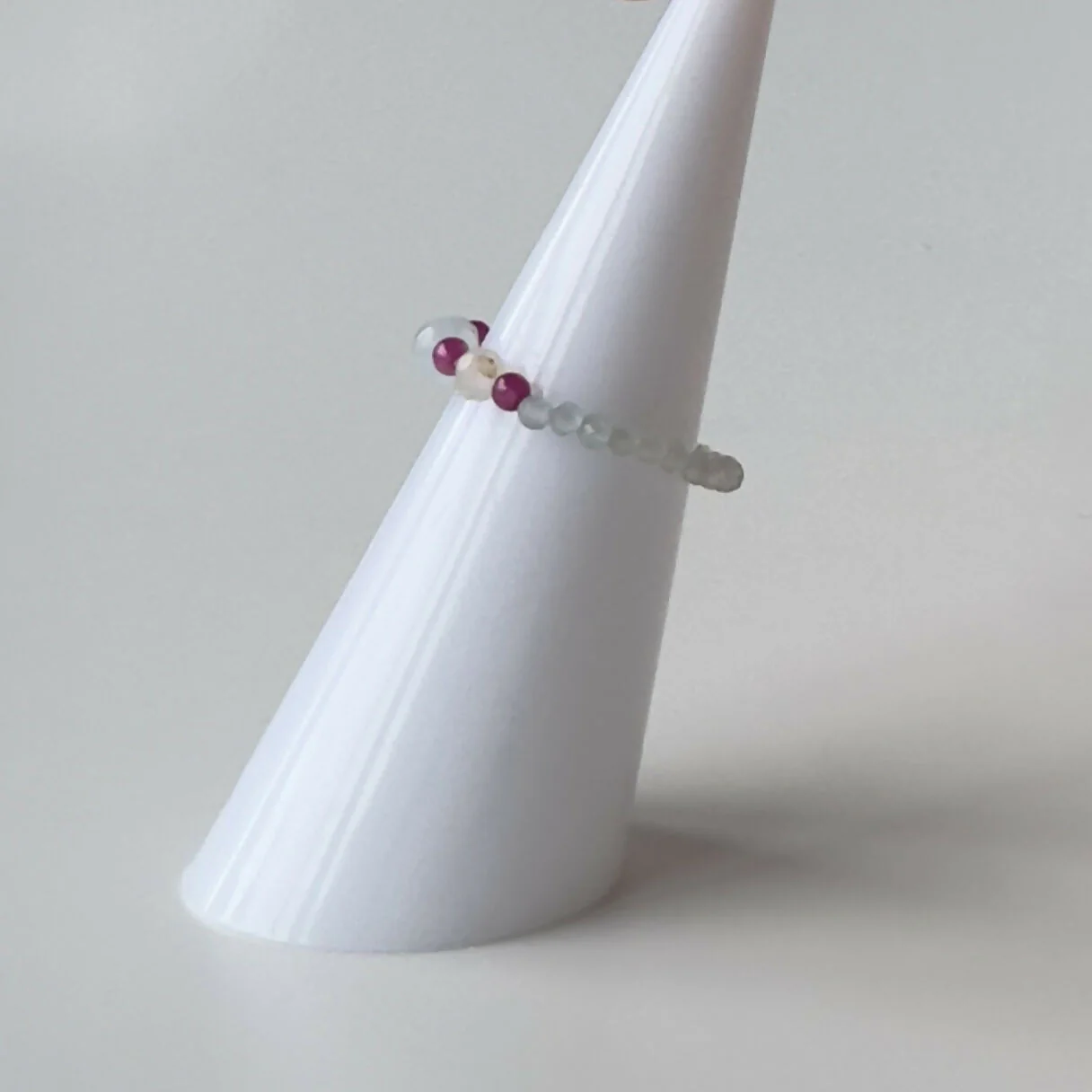HEALING CRYSTAL STRETCH RING TO HELP WITH COURAGE - Image 5