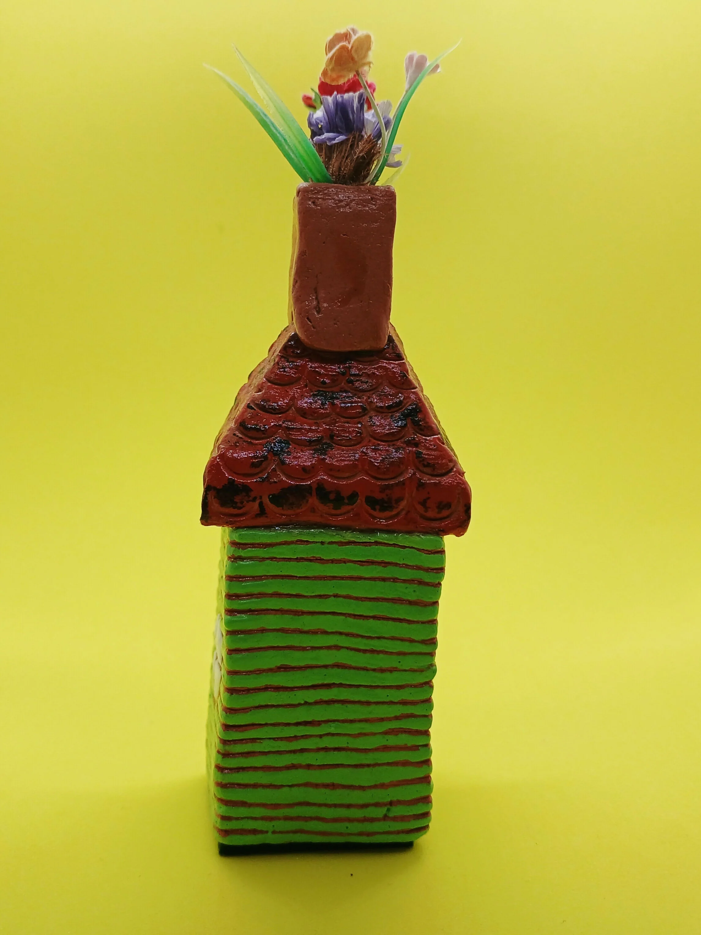 Leany- Liney- Greeny Clay House - Image 5
