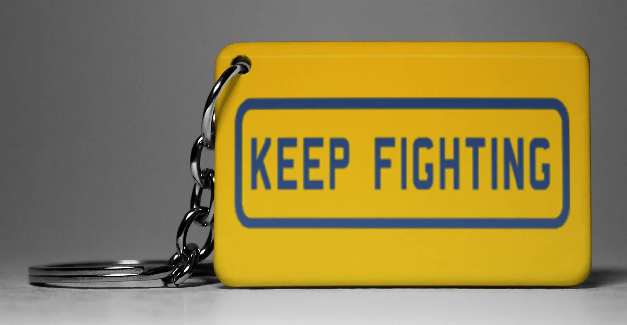 Leeds Utd Keyring KEEP FIGHTING Design - Image 2