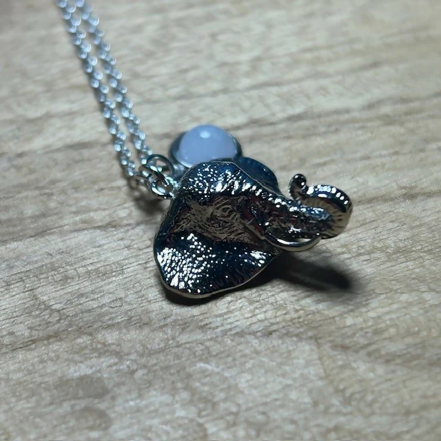 Lovely Elephant & White Quartz Pendant Necklace - Image 2