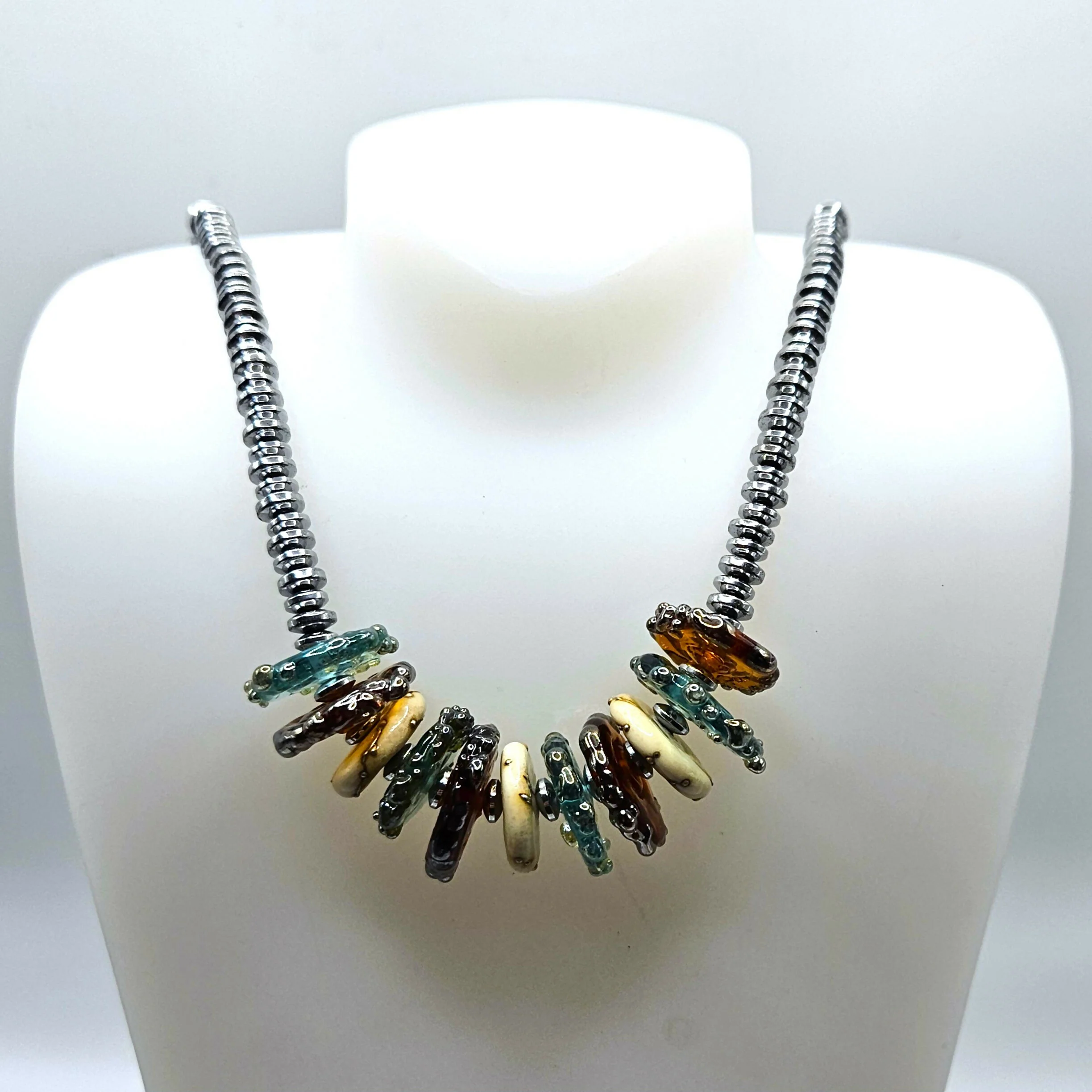 LOVELY GLASS DISC NECKLACE - Image 3