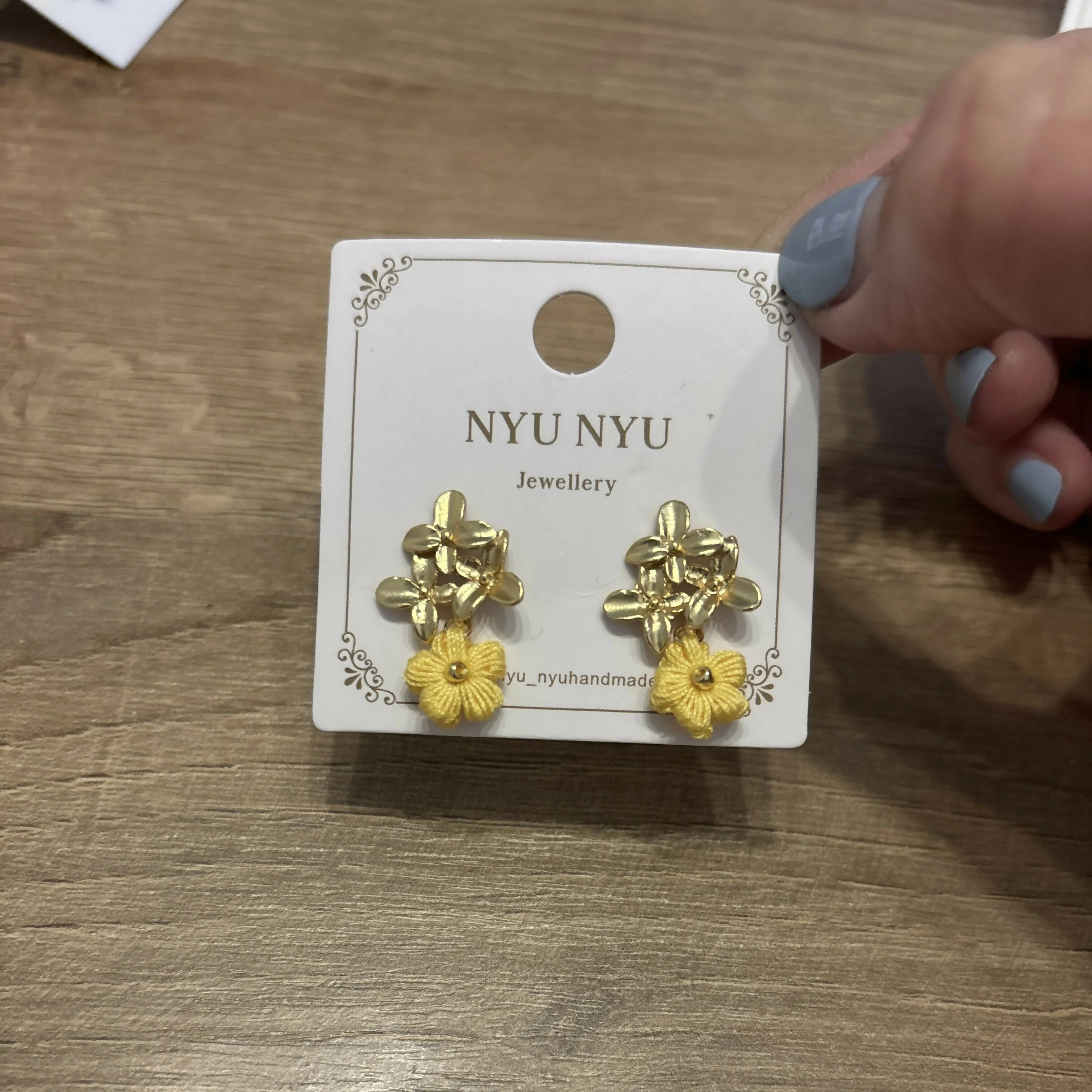 Micro Crochet Flower Earrings - Image 9