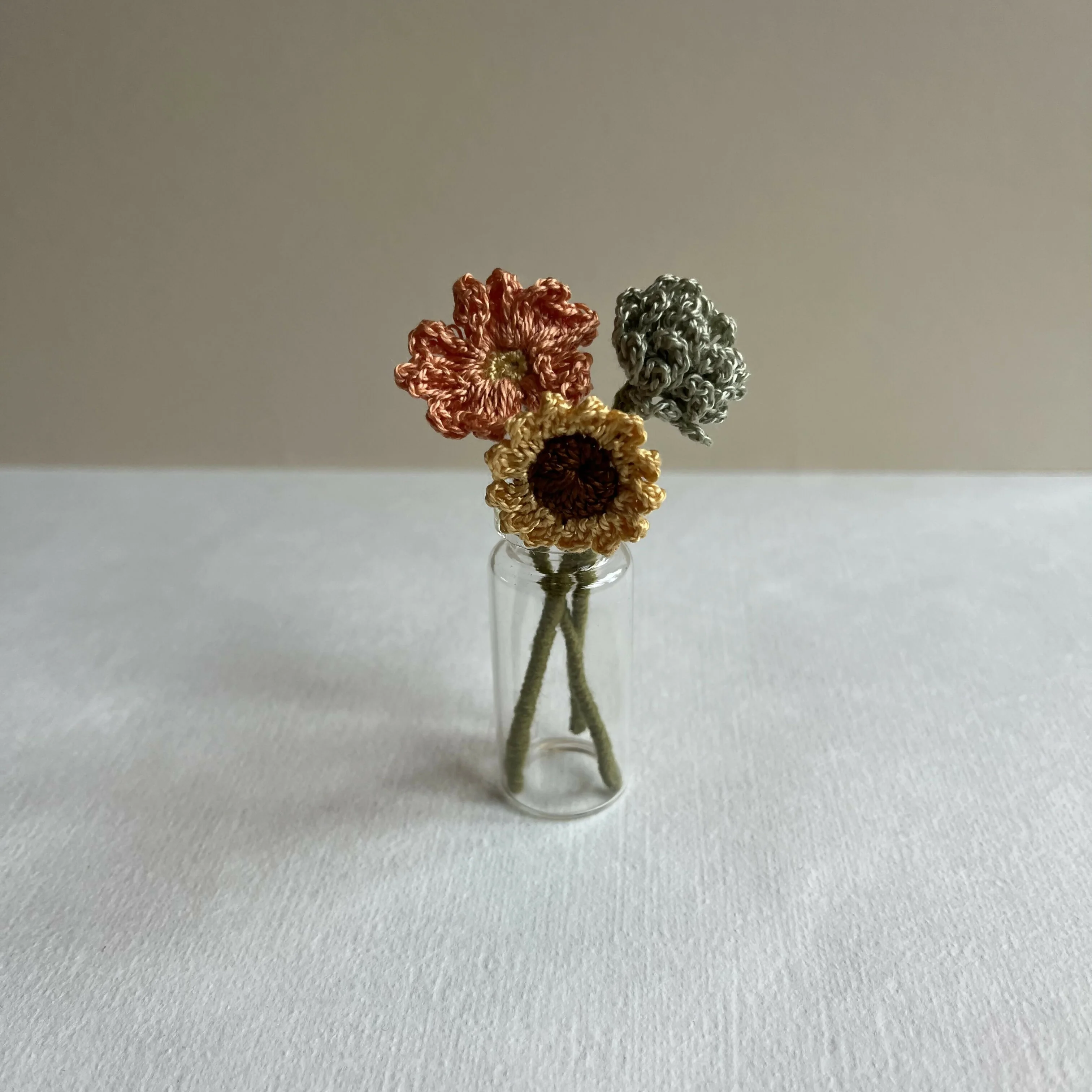 Micro Crochet Flower Vase - Image 2
