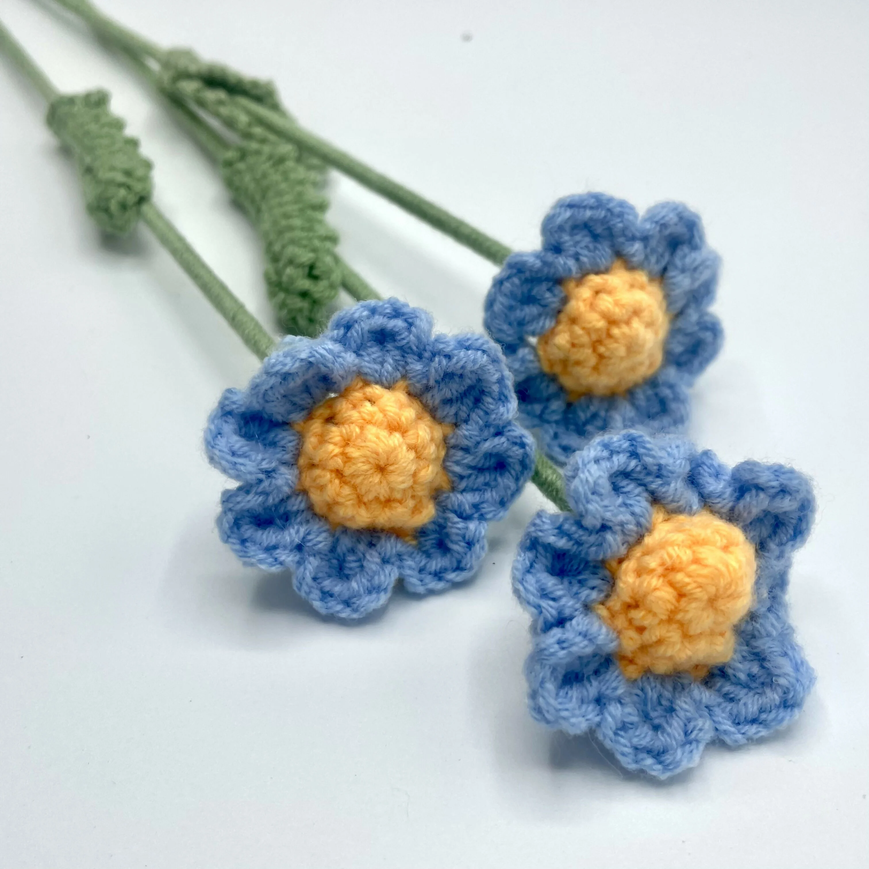 Mini Crochet Daisy Stem – Handmade & Whimsical - Image 4