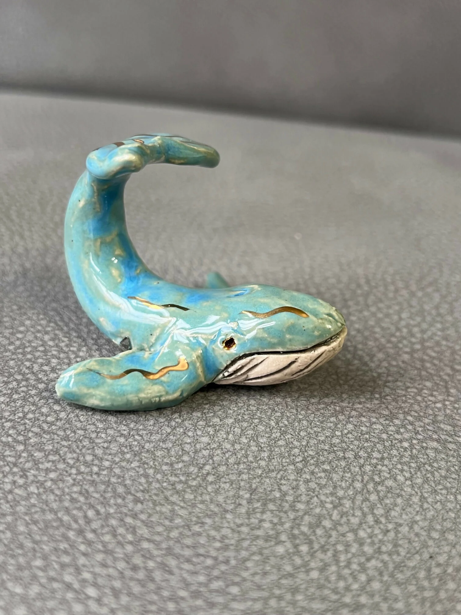 Mini Ceramic Whale With Gold - Image 2