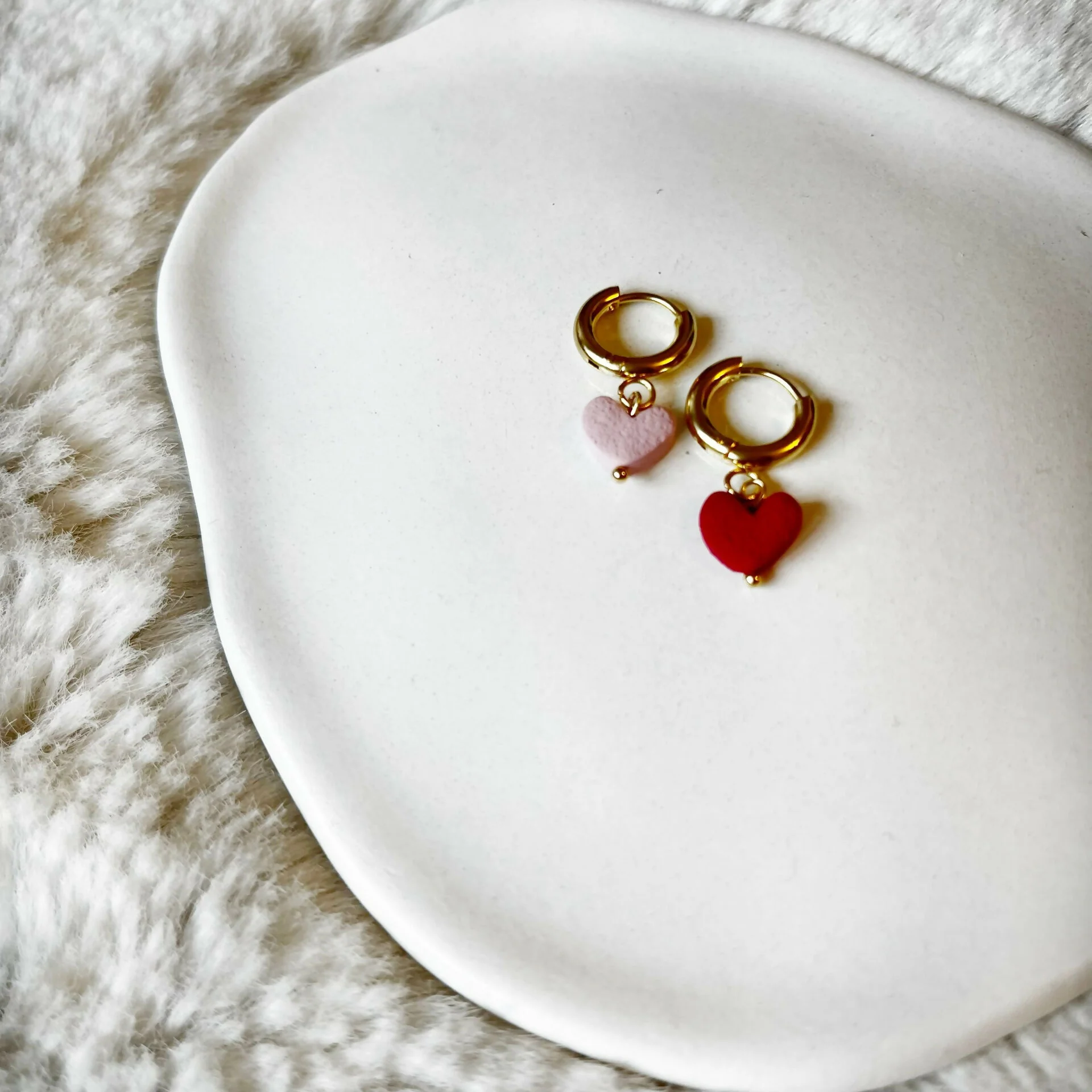 Mismatch Heart Earrings Clay - Image 4