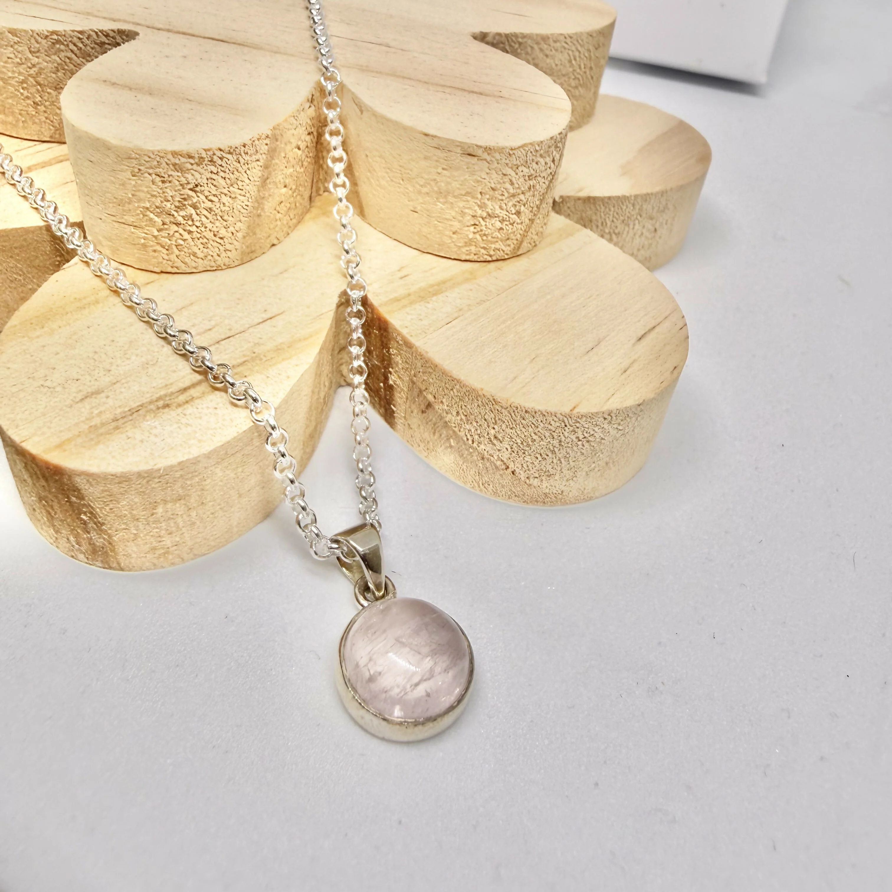 MORGANITE ROUND NECKLACE