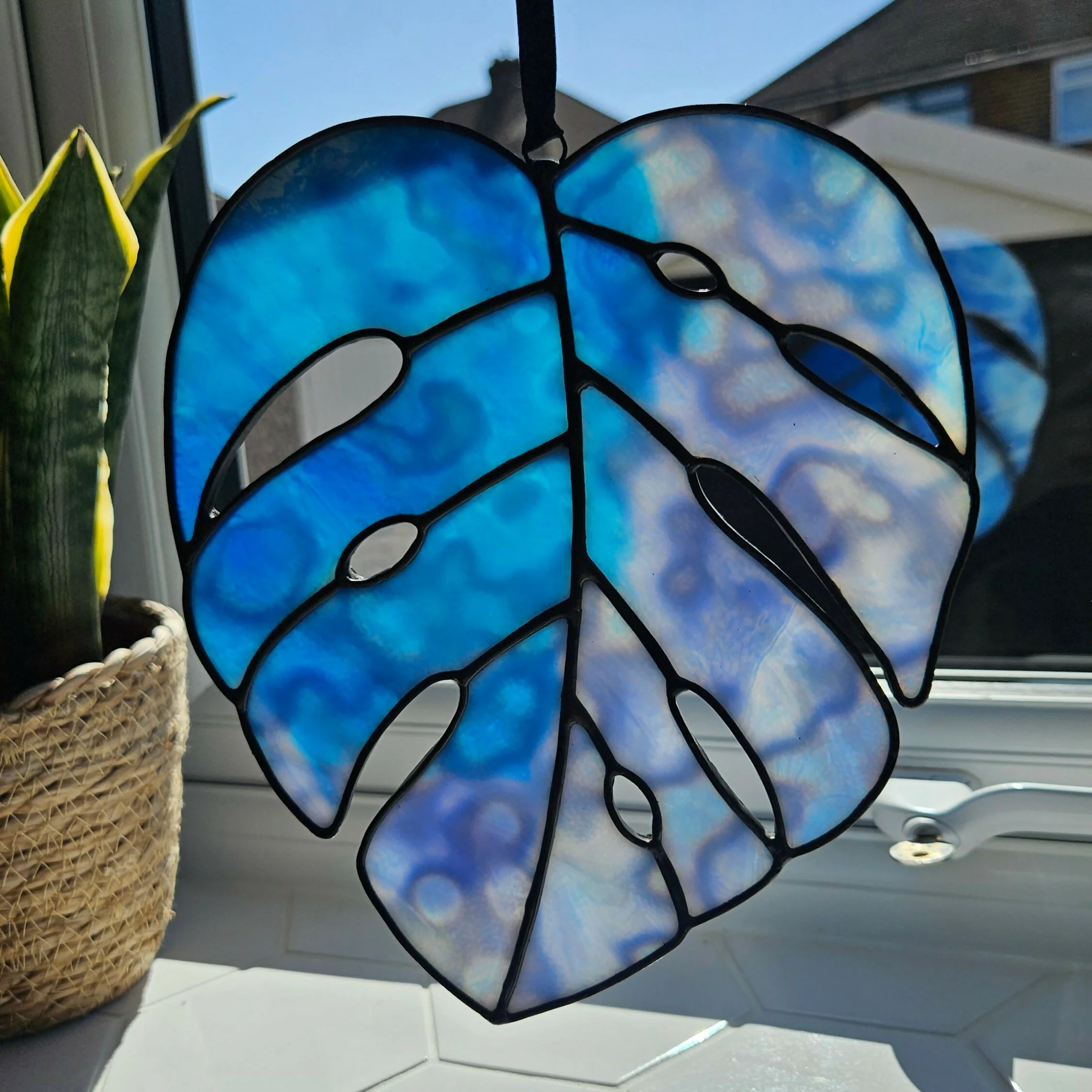 Mottled Blue Stained Glass Monstera Leaf - Image 2