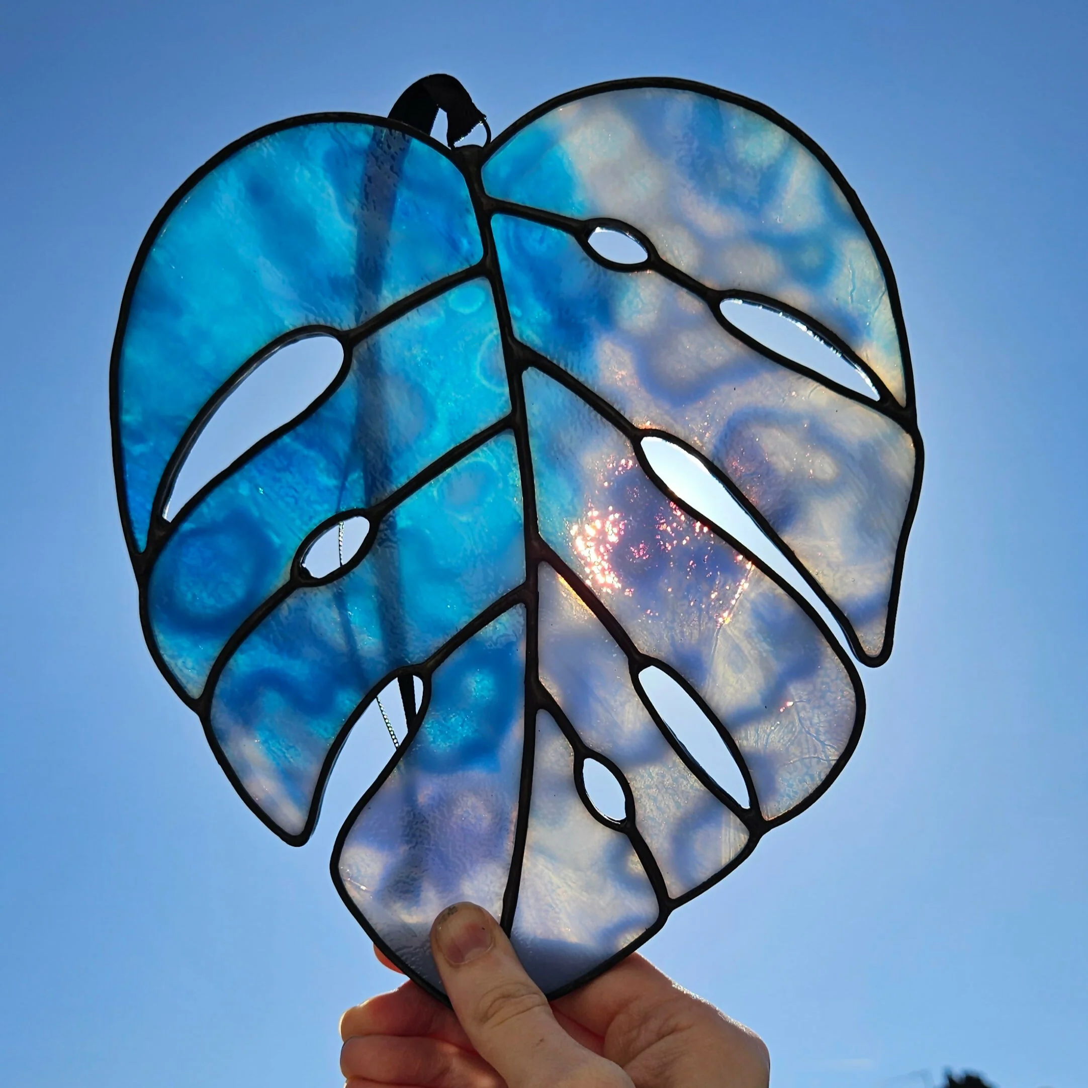 Mottled Blue Stained Glass Monstera Leaf - Image 4