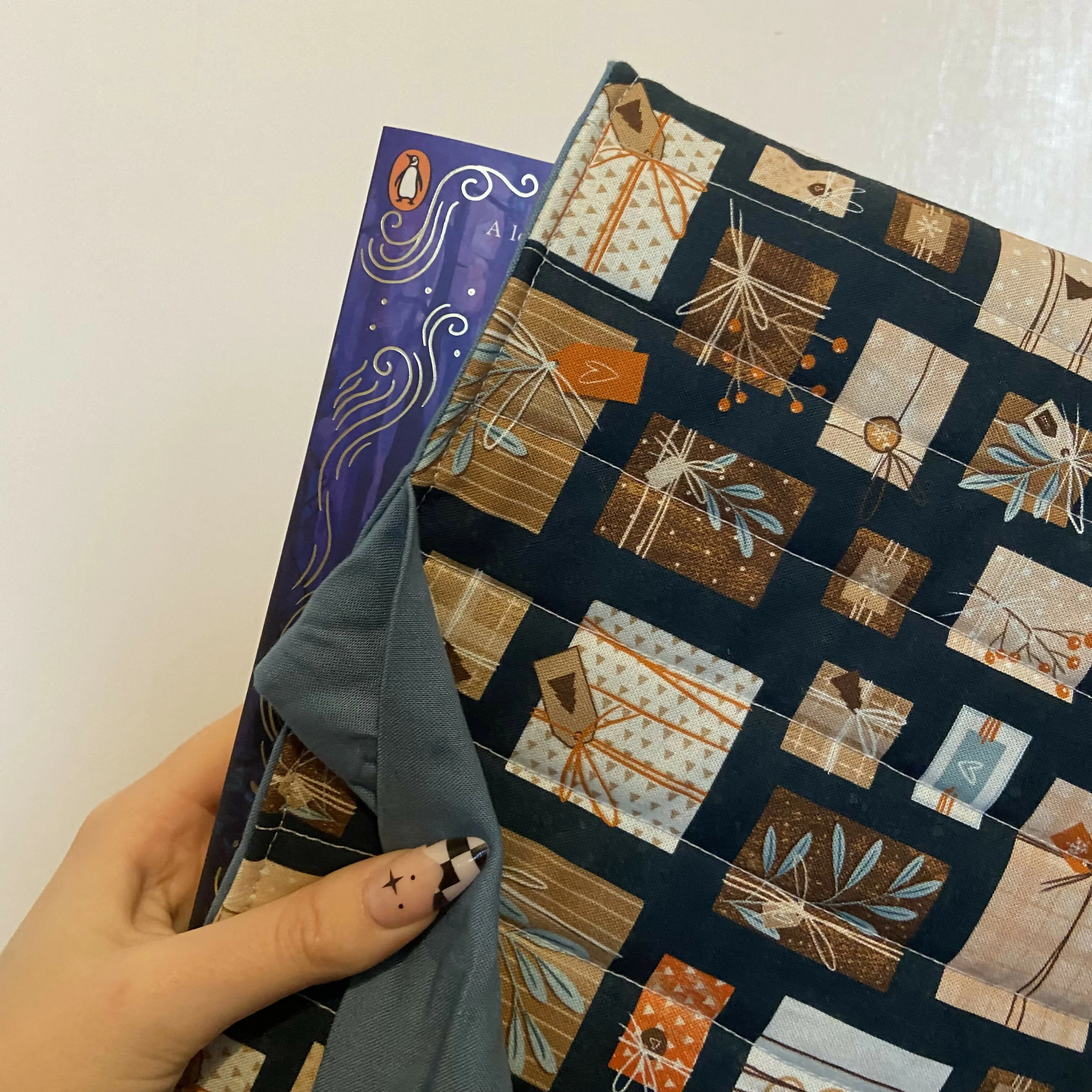 Navy Presents Design Book Pouch - Image 3