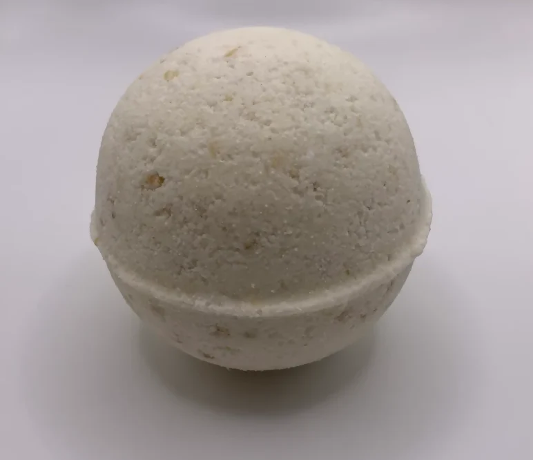Oat & Coconut Luxury Sensitive Bath Bomb - Image 3