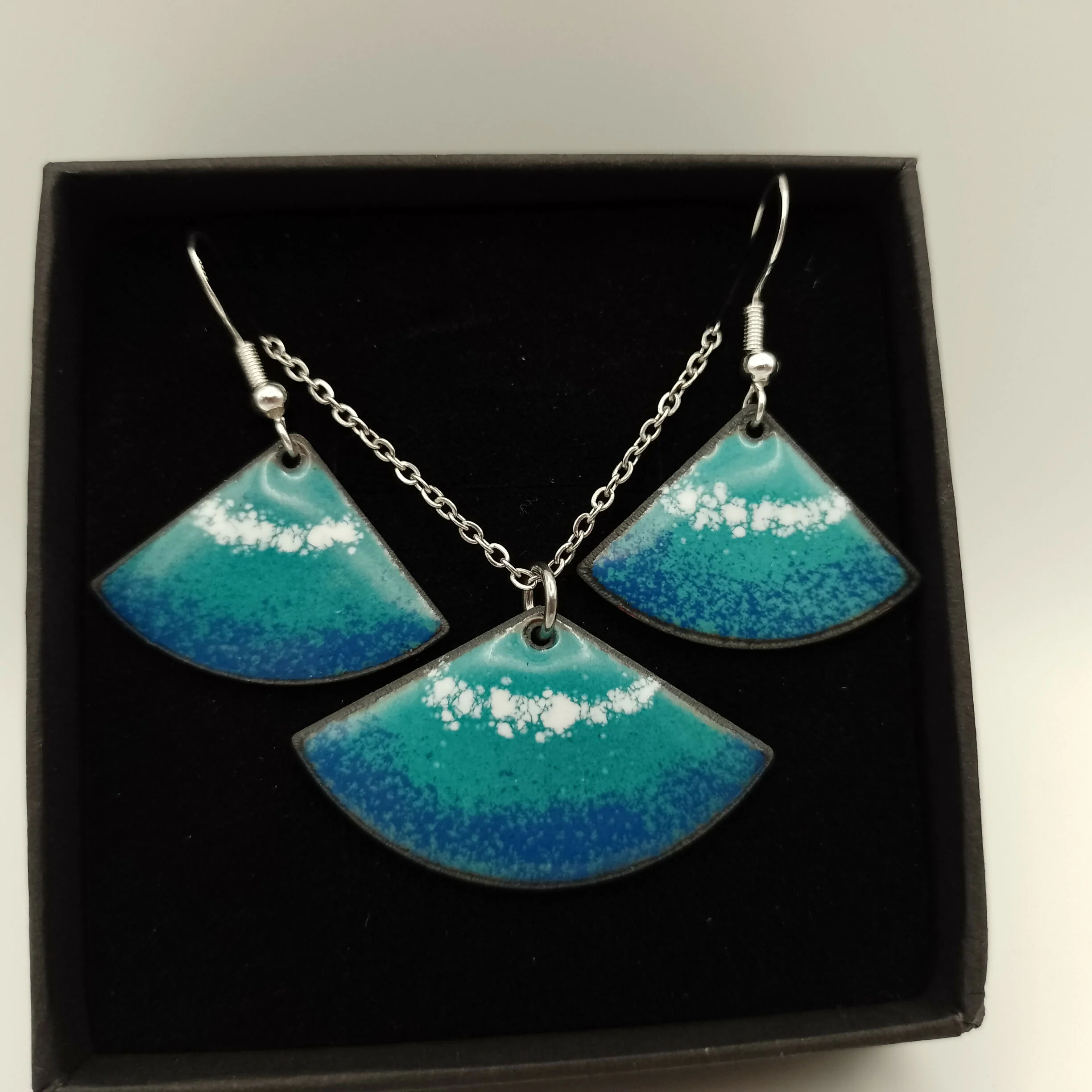 Onxy Green and Royal Blue and White Fan Shaped Enamel Pendant and Earring Set