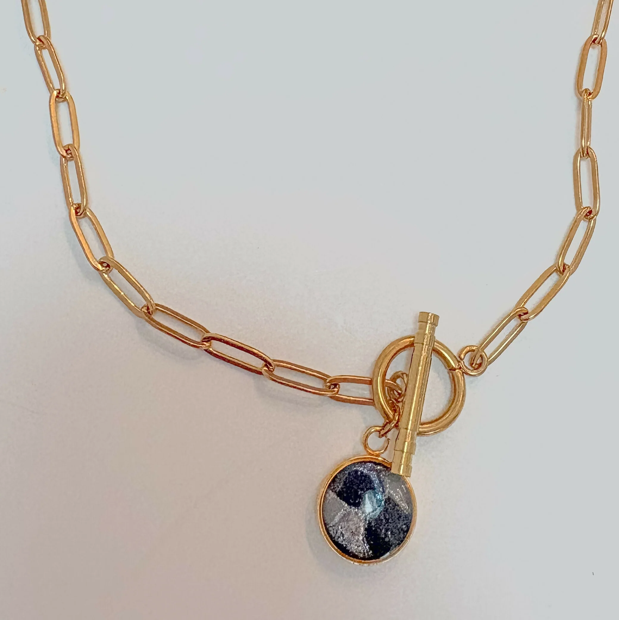 Paperclip Chain Circle Necklace - Image 5